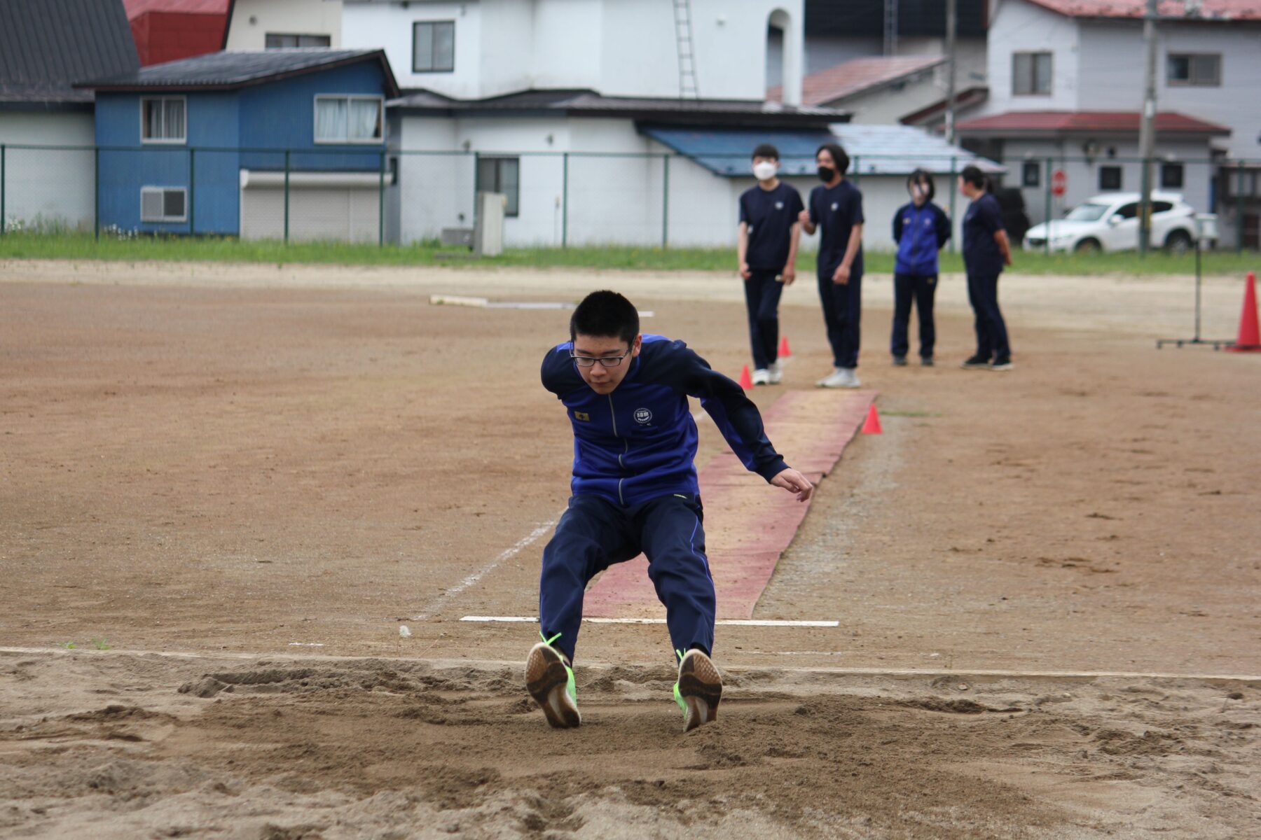 ３年生体育　走り幅跳び 2枚目写真