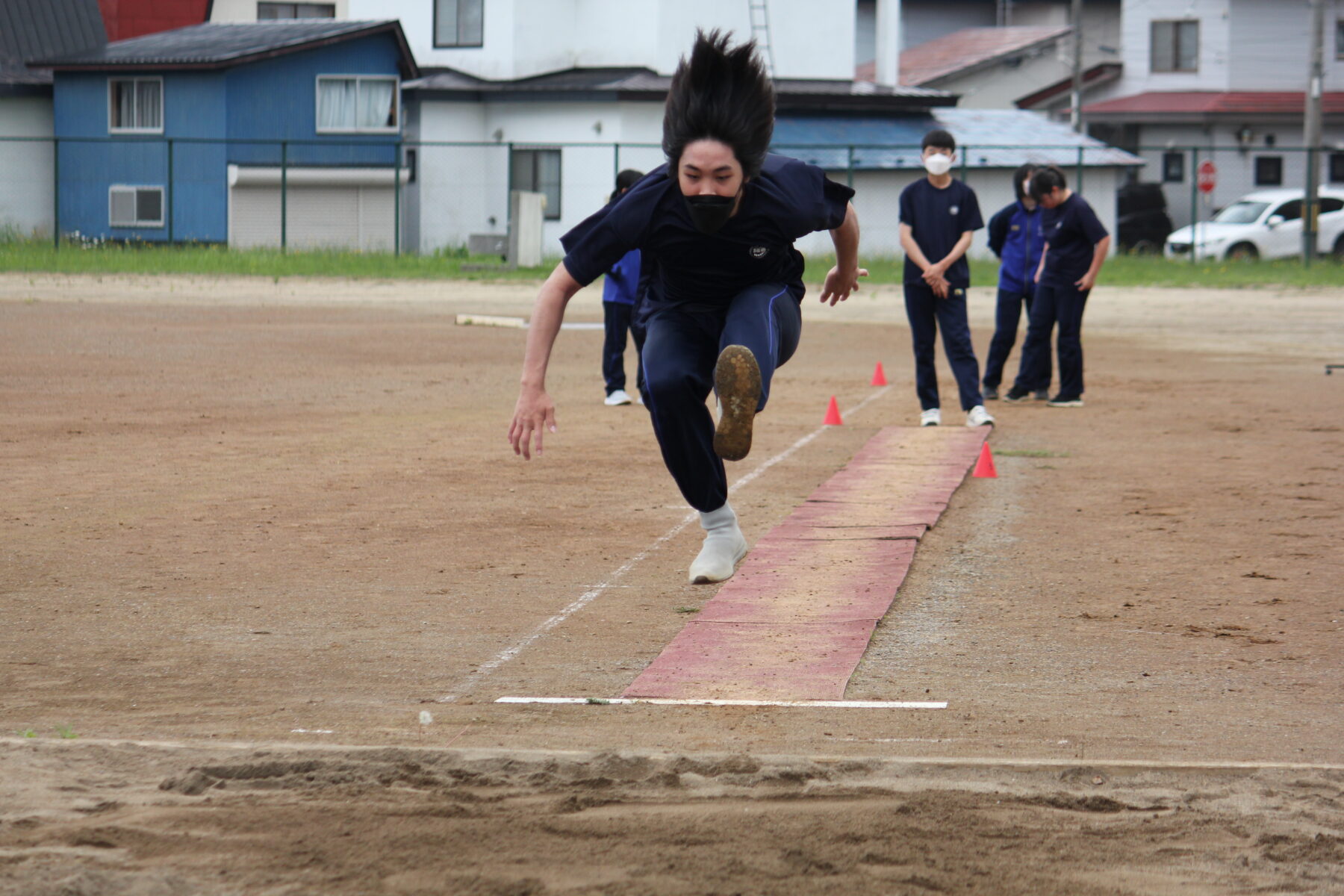 ３年生体育　走り幅跳び 3枚目写真