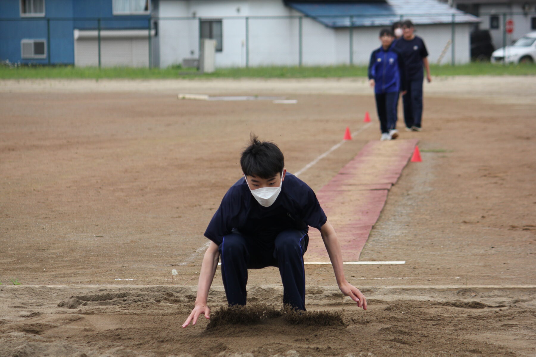 ３年生体育　走り幅跳び 4枚目写真