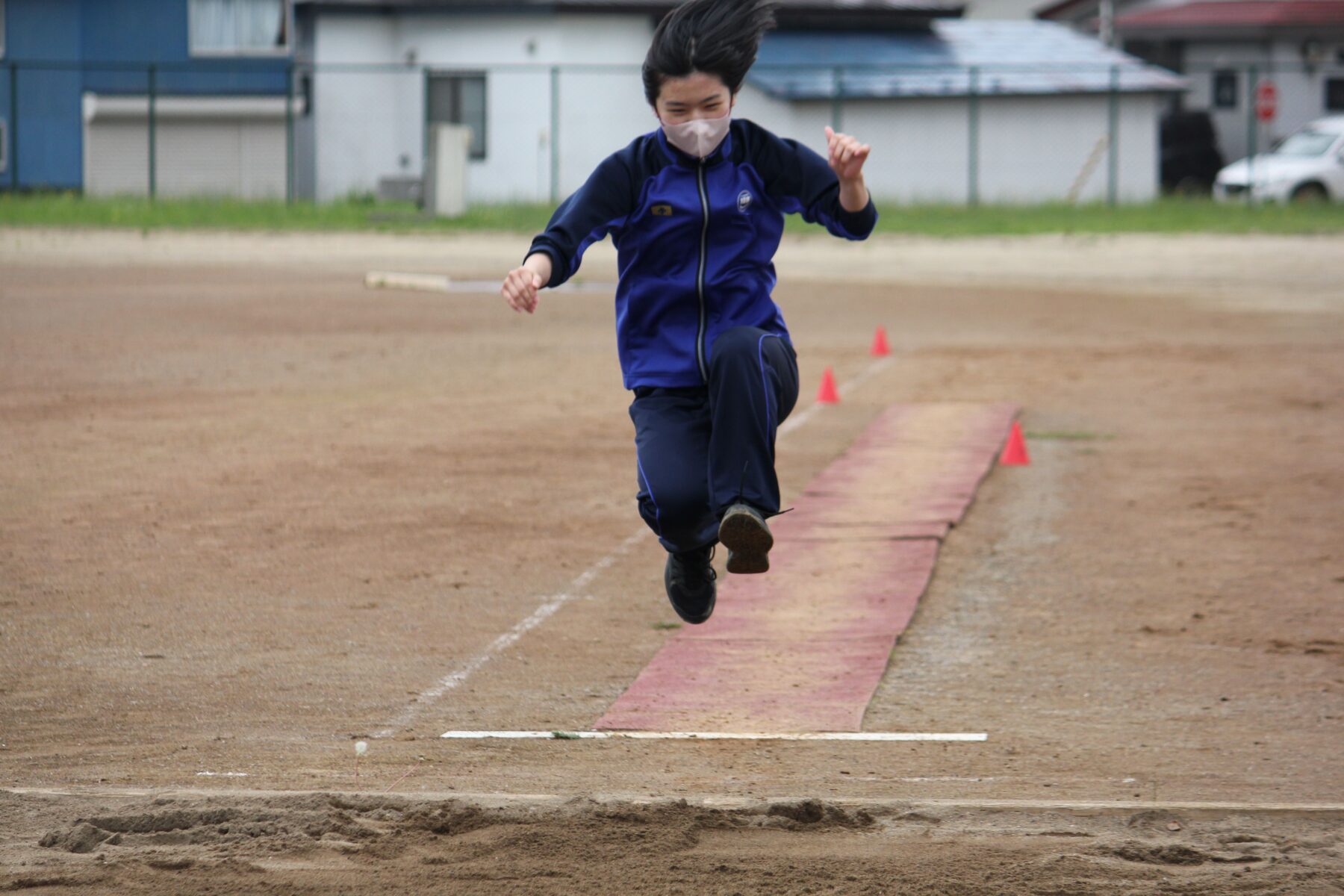 ３年生体育　走り幅跳び 5枚目写真