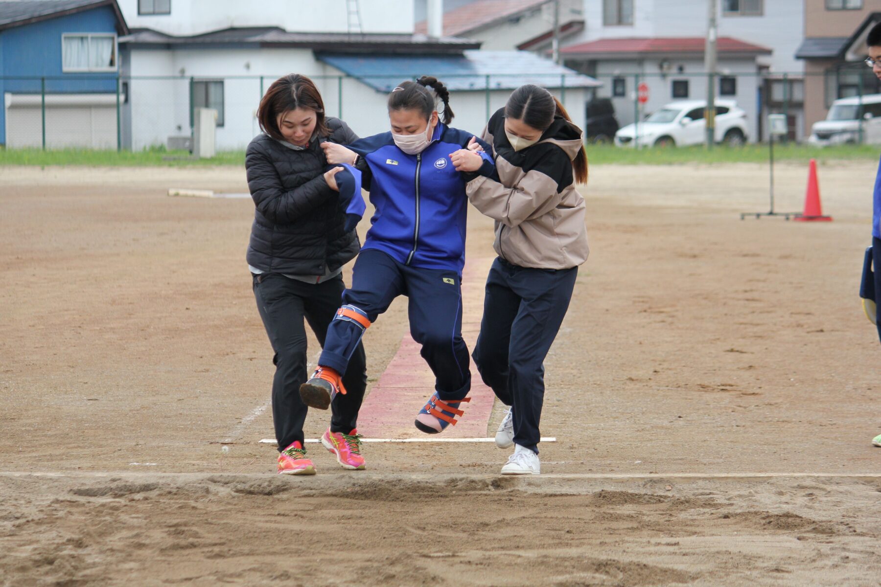 ３年生体育　走り幅跳び 8枚目写真