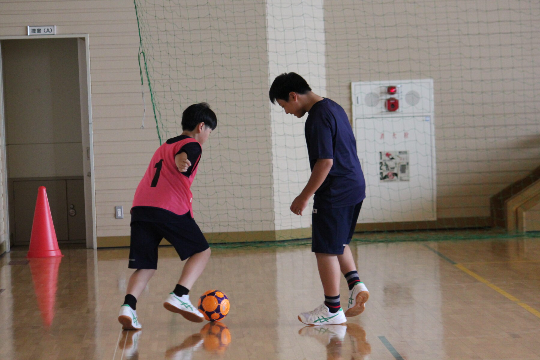 サッカー　２年生ゲームです 4枚目写真