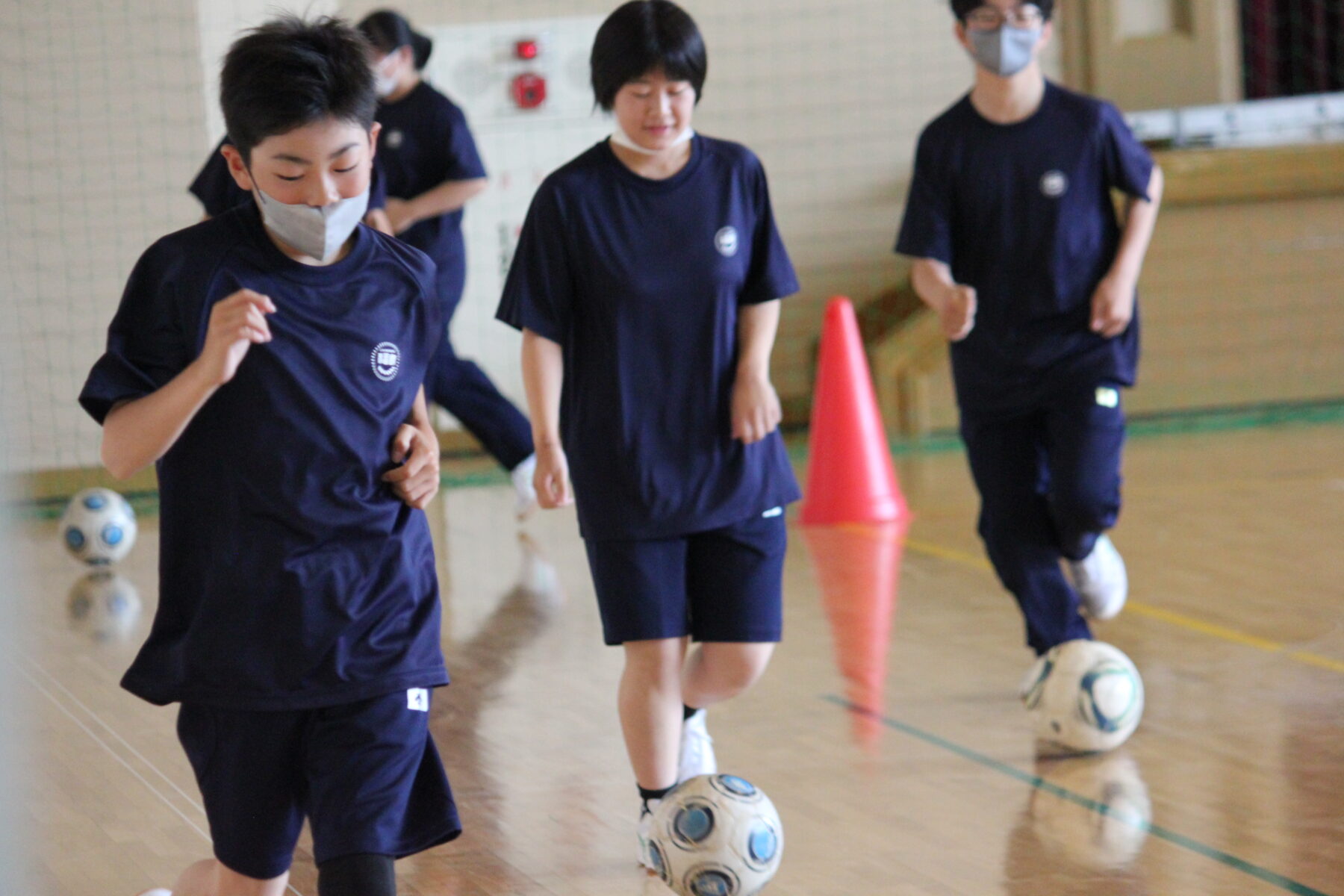 サッカー　１年生もがんばります 1枚目写真