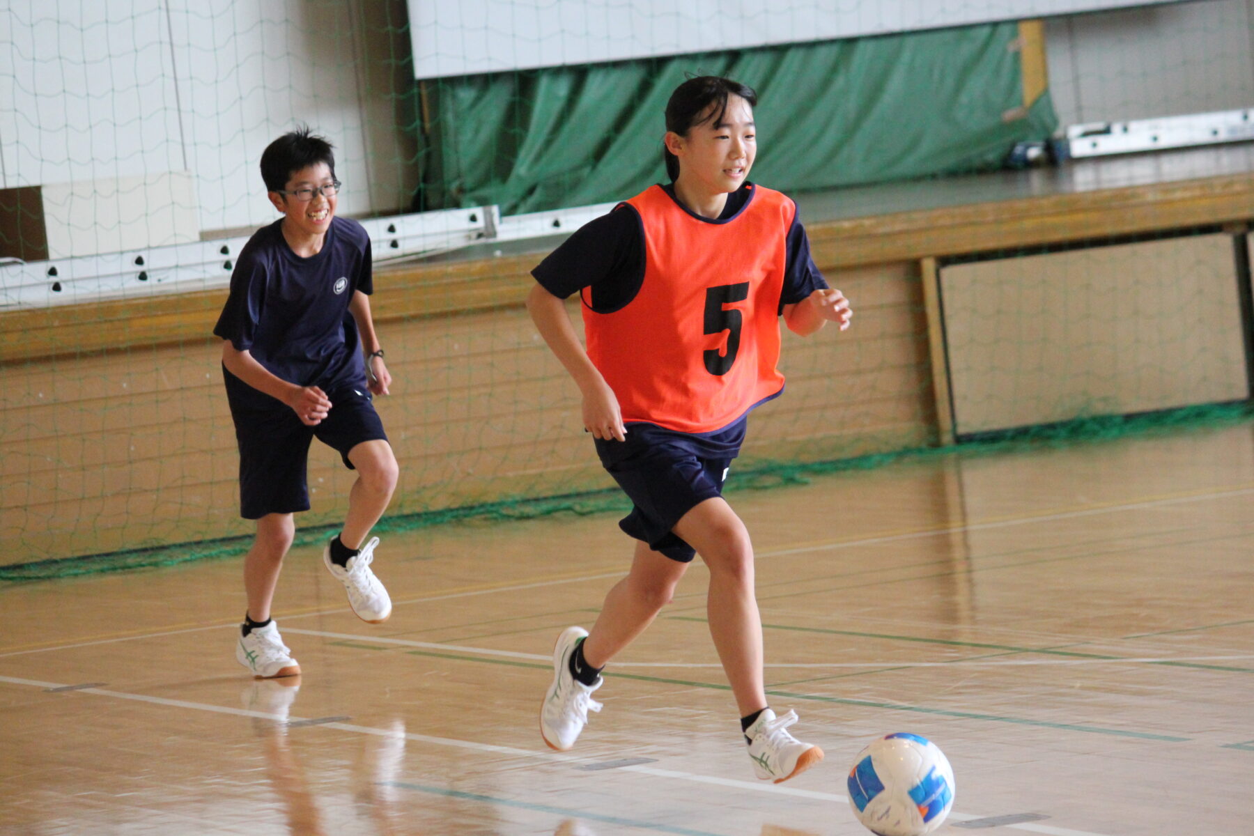 サッカー　１年生ゲームです 4枚目写真