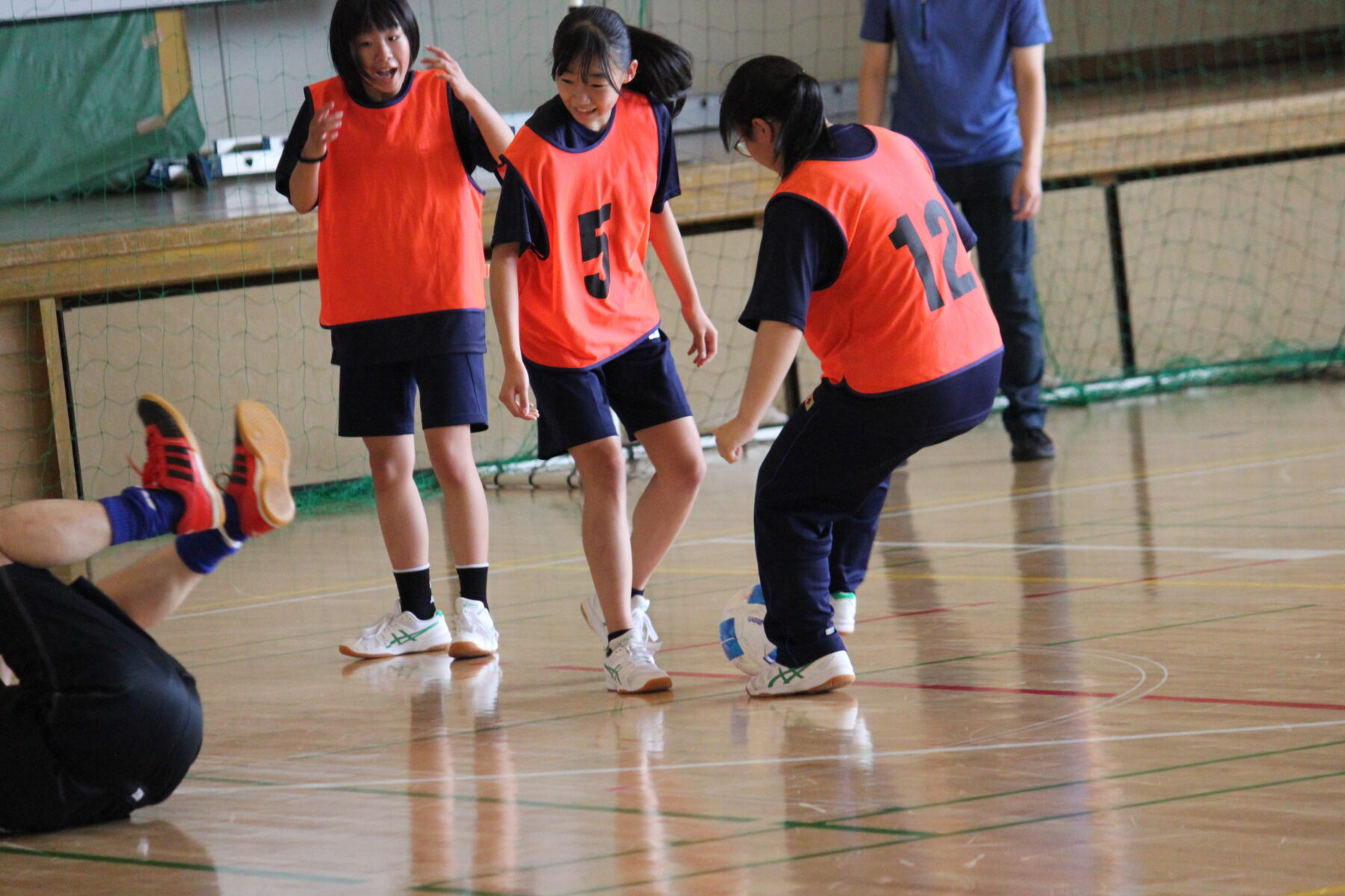 サッカー　１年生ゲームです 8枚目写真