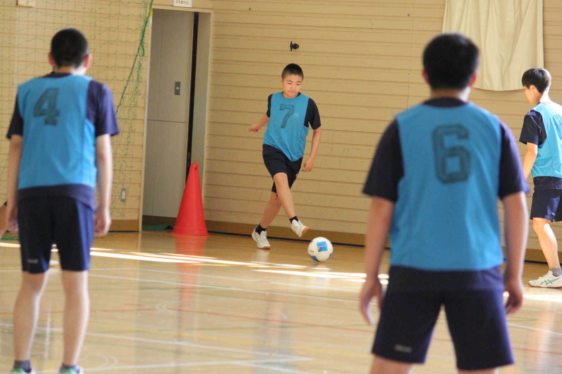 全校体育　サッカー 3枚目写真