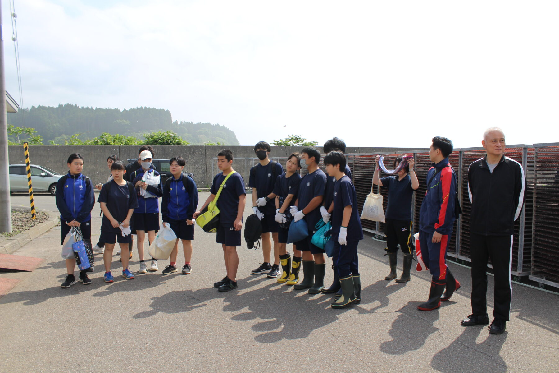 ２年総合的な学習の時間　コンブ漁体験　その１ 1枚目写真