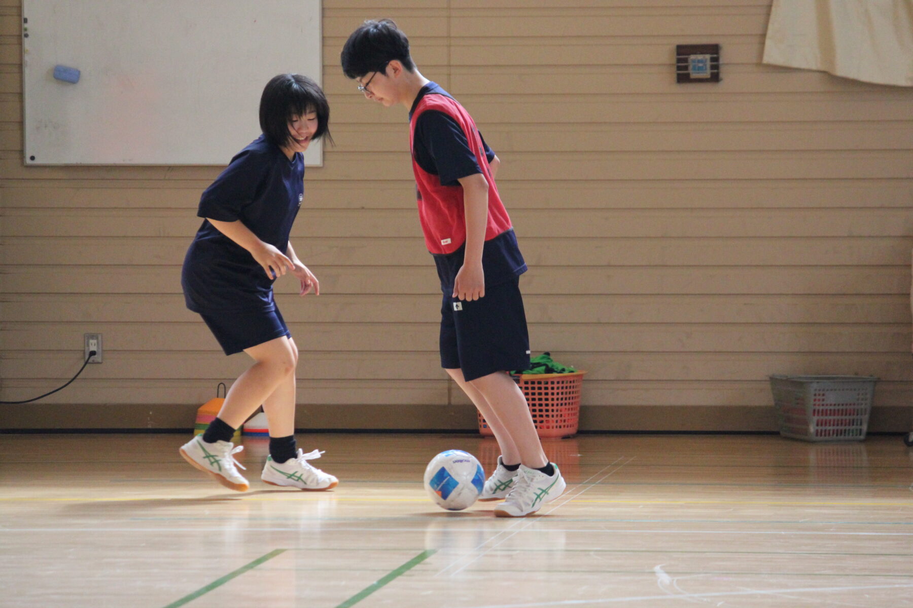 １・２年合同体育　サッカー　その１ 1枚目写真