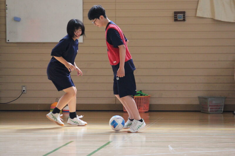 １・２年合同体育　サッカー　その１