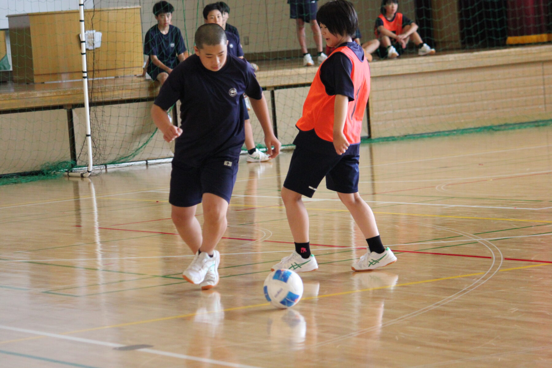 １・２年合同体育　サッカー　その１ 3枚目写真