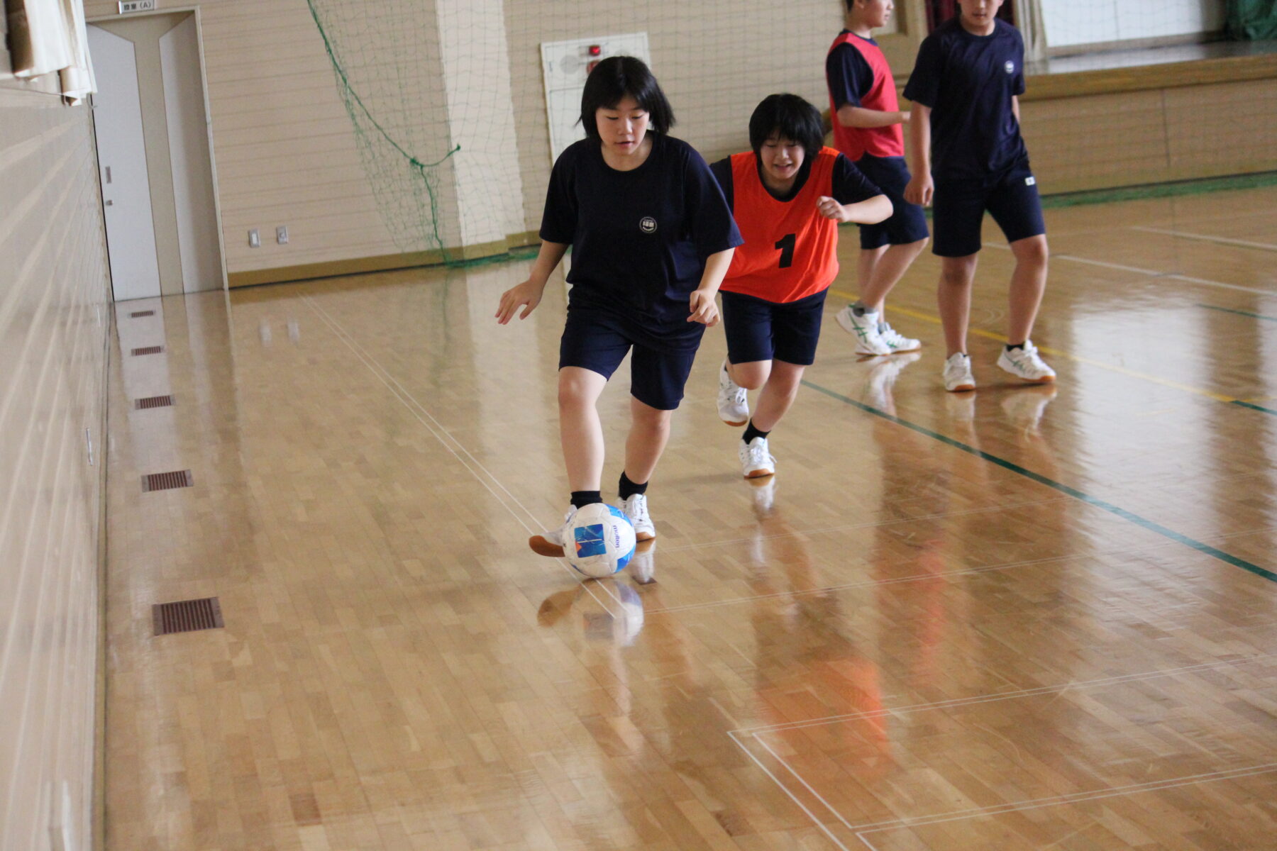 １・２年合同体育　サッカー　その１ 5枚目写真