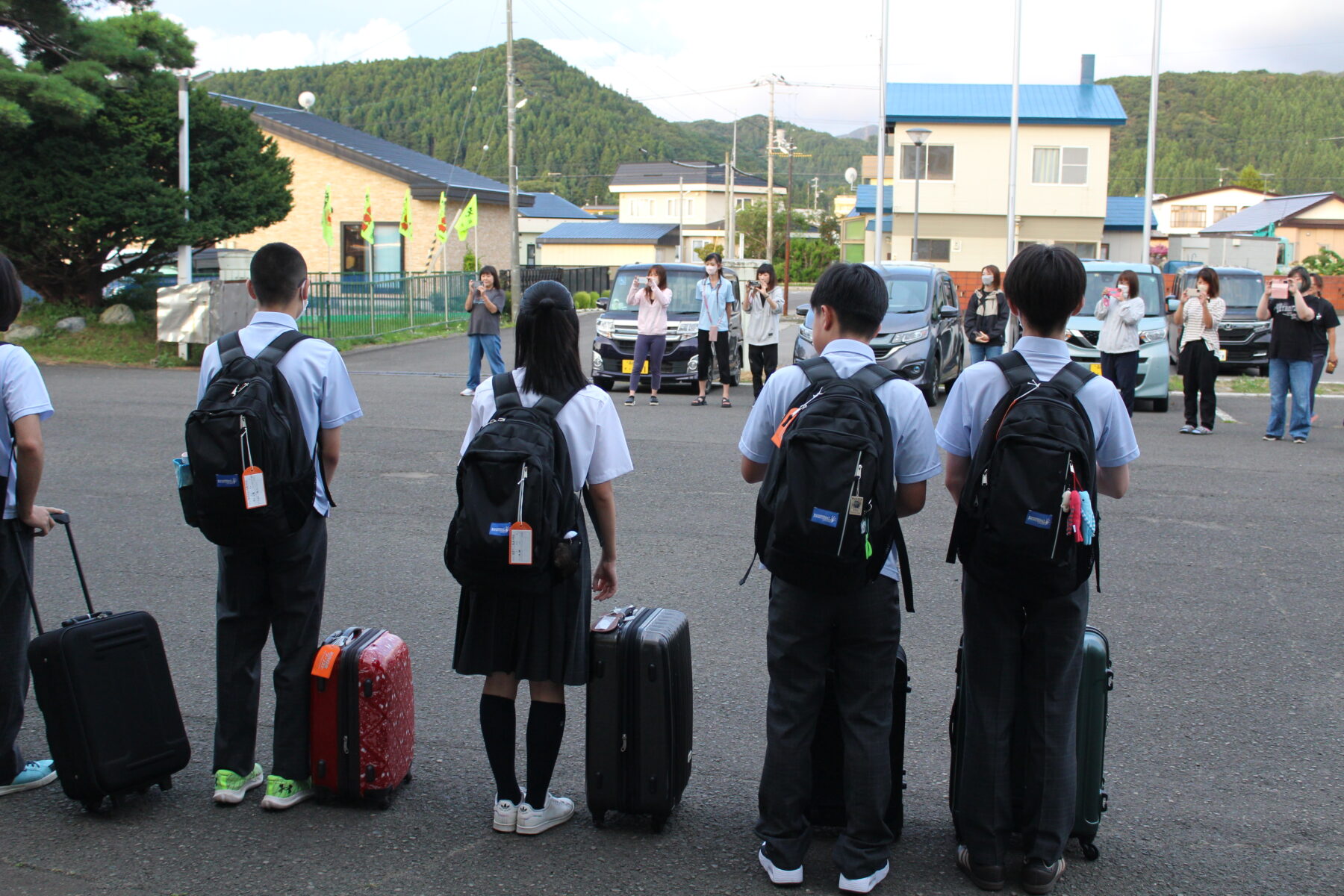 見学旅行団出発しました 8枚目写真