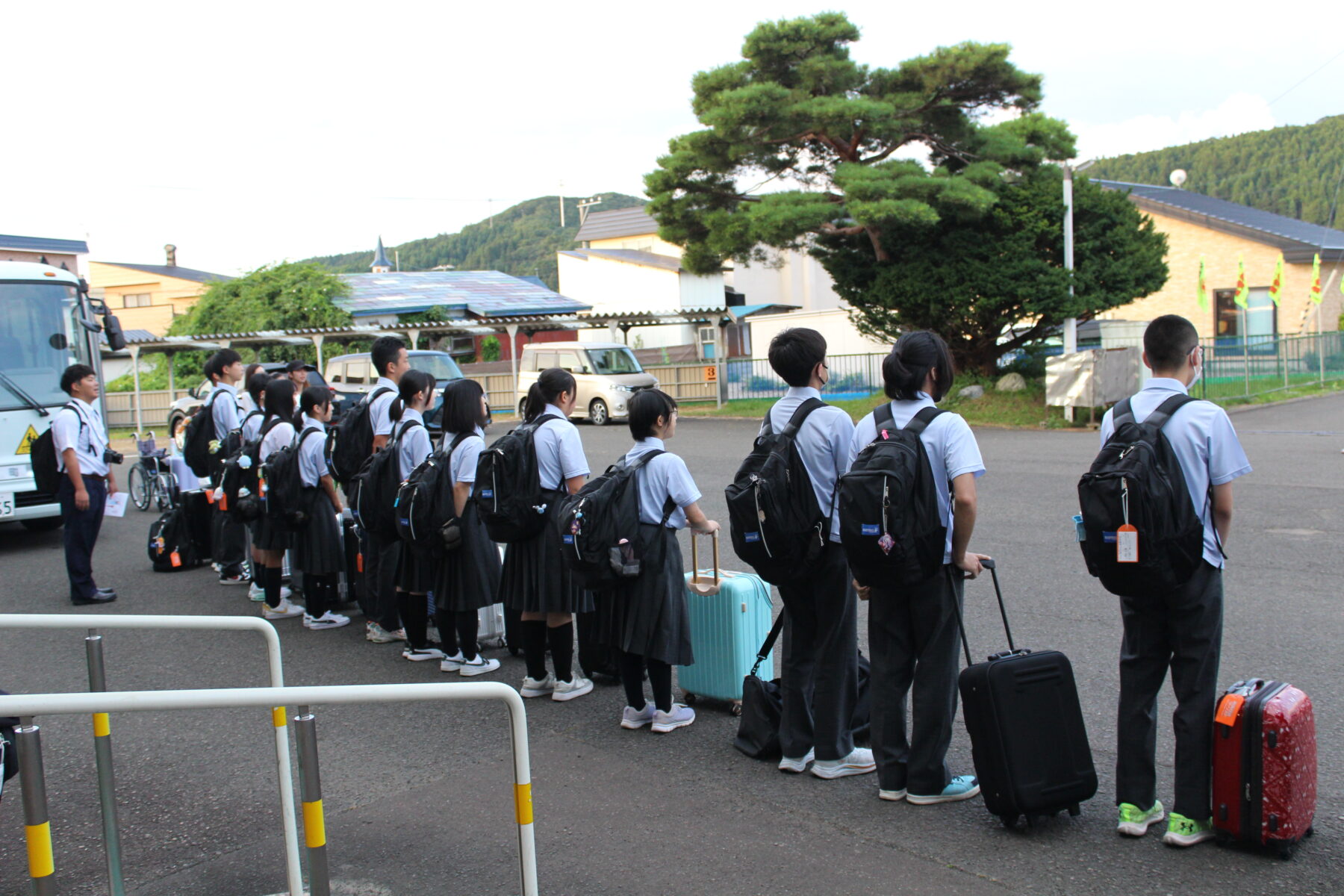 見学旅行団出発しました 9枚目写真