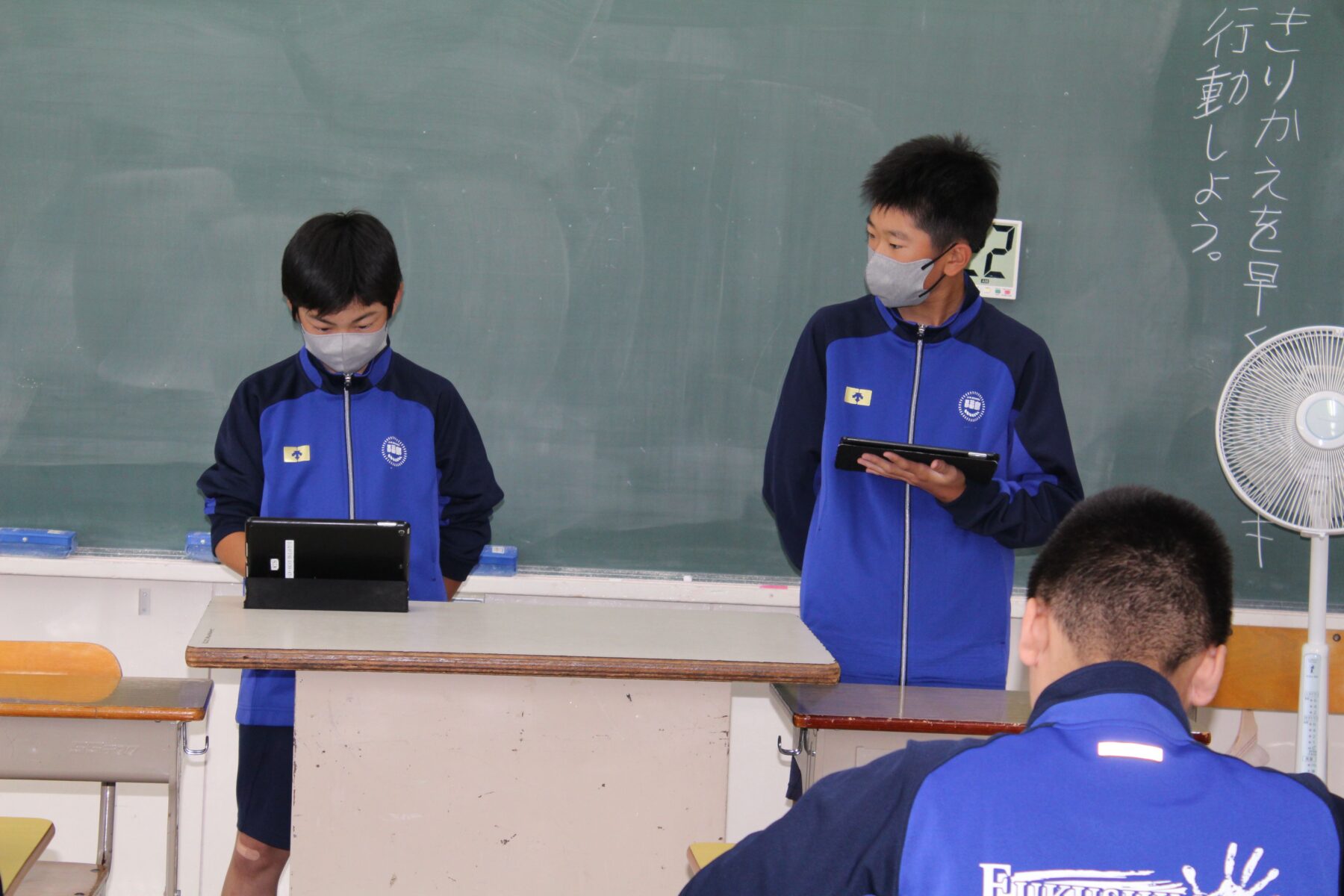 学級議案審議　生徒総会に向けて 8枚目写真