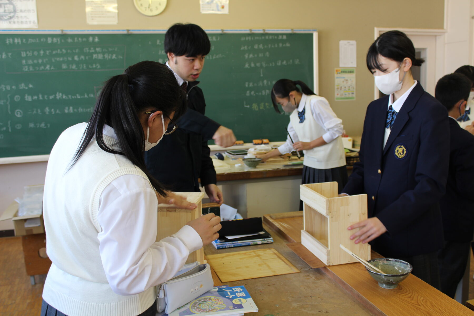 完成間近、木工作品 5枚目写真