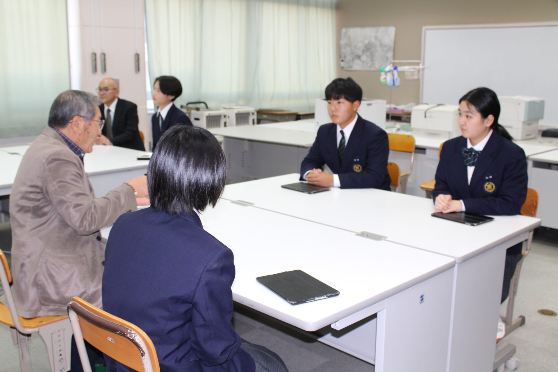 CS学校運営協議会と生徒会書記局との交流会 7枚目写真