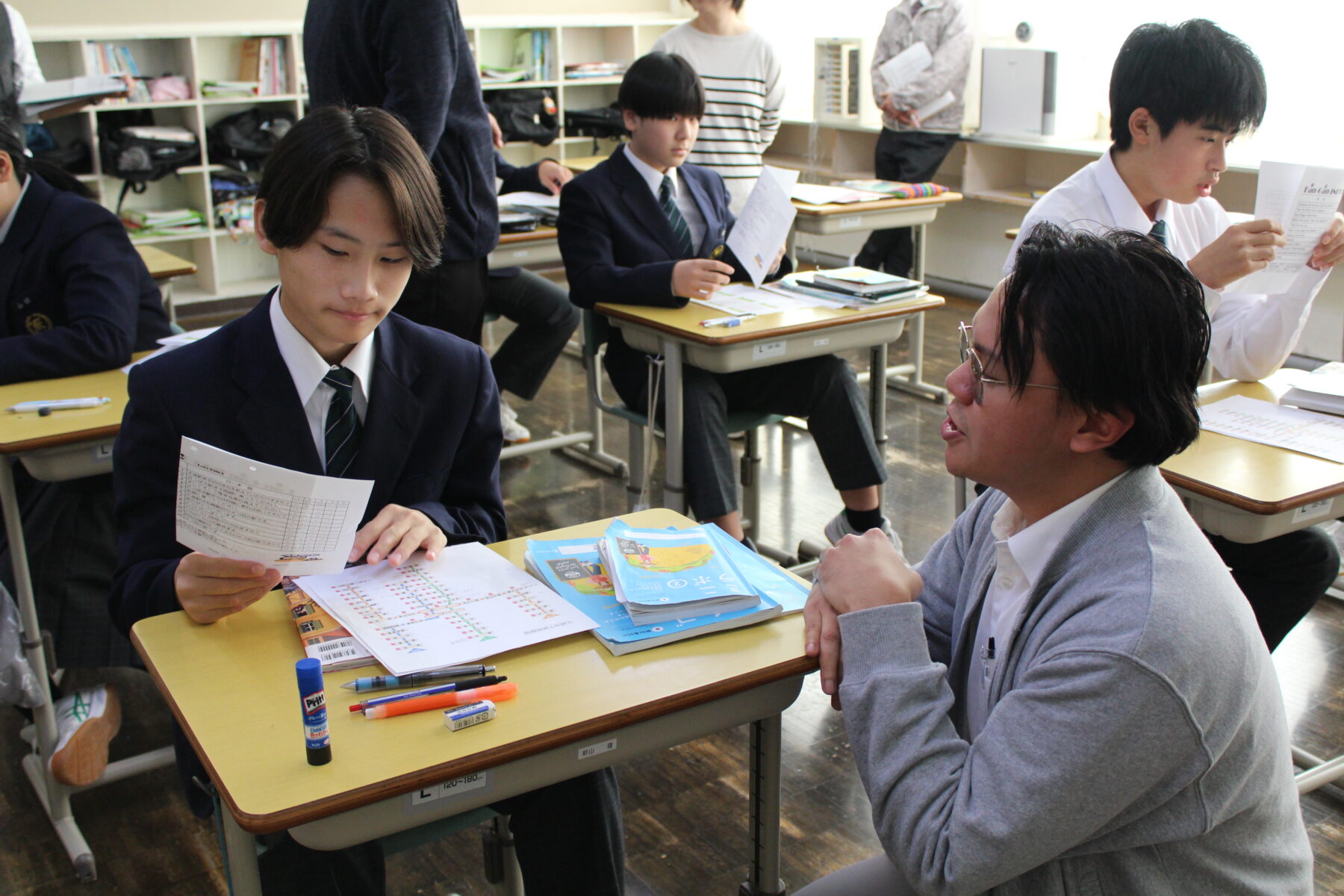 先生方も勉強します　２年生英語の授業 6枚目写真