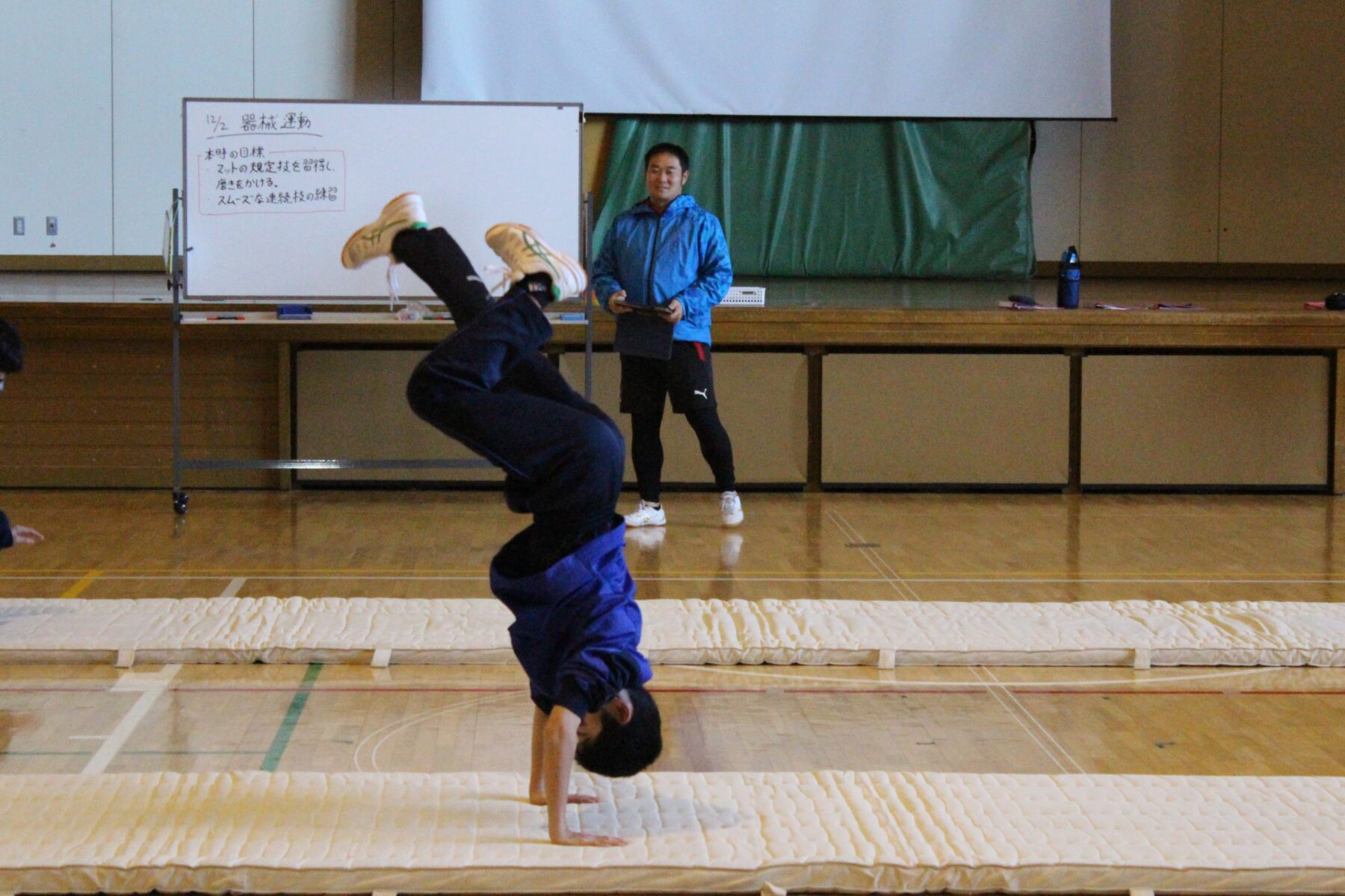 器械運動　１年生 5枚目写真