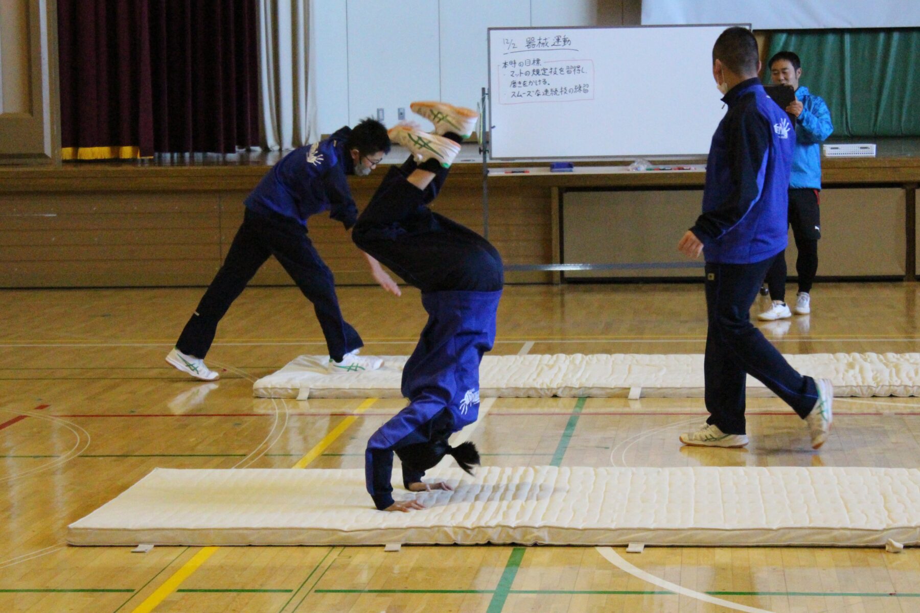 器械運動　１年生 6枚目写真