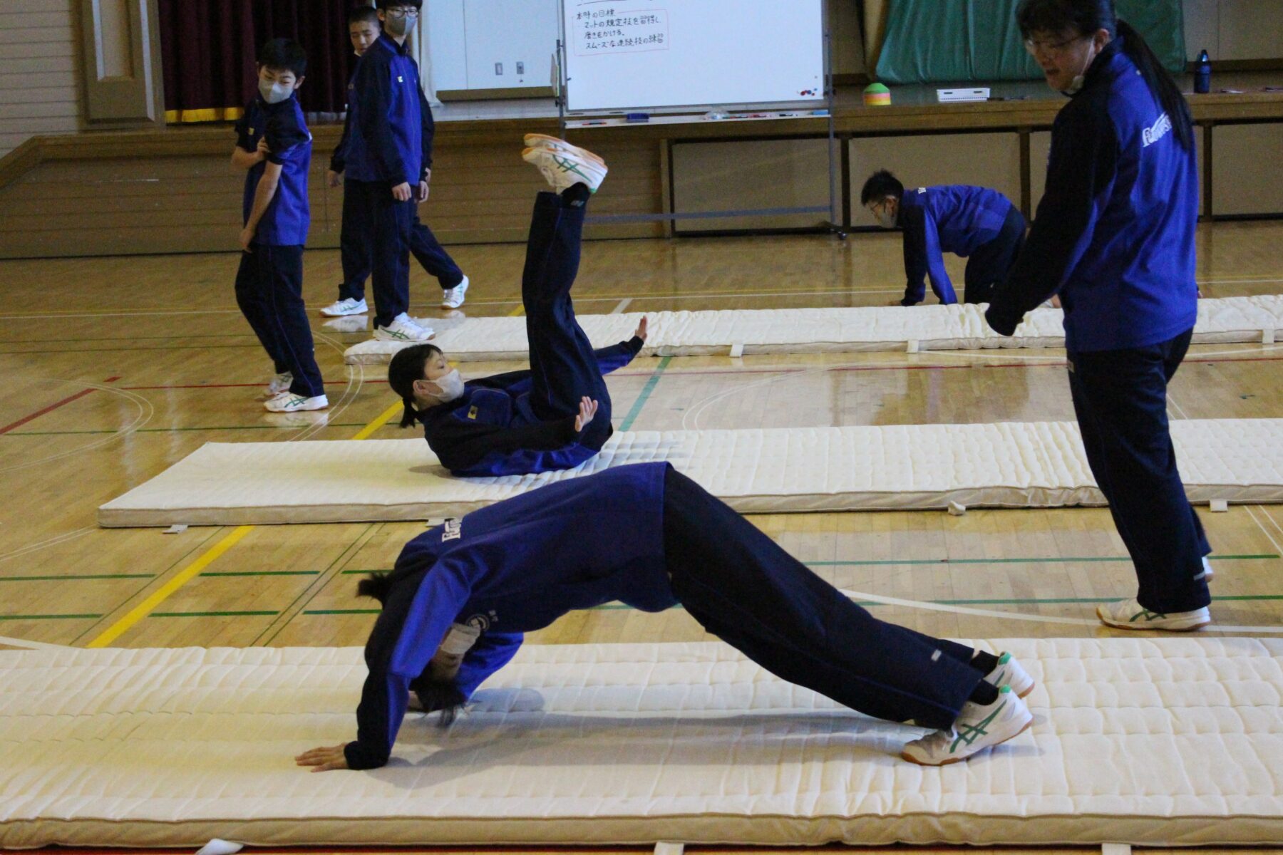 器械運動　１年生 9枚目写真