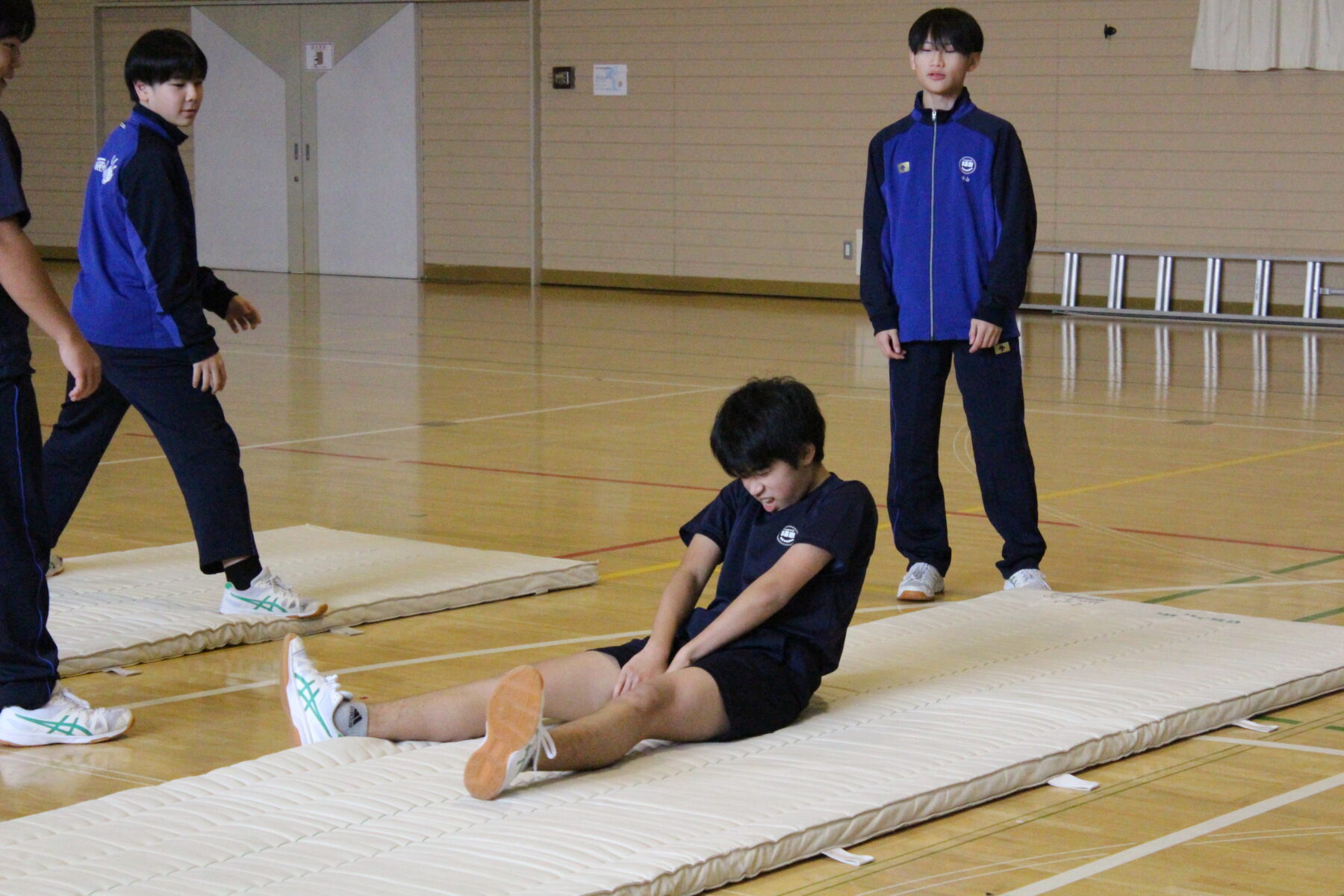 器械運動　２年生 4枚目写真