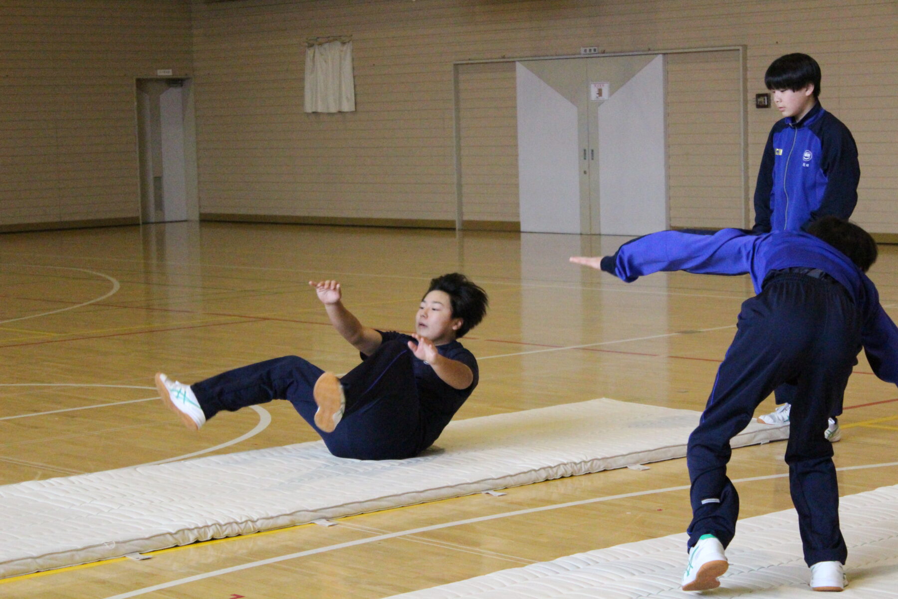 器械運動　２年生 6枚目写真