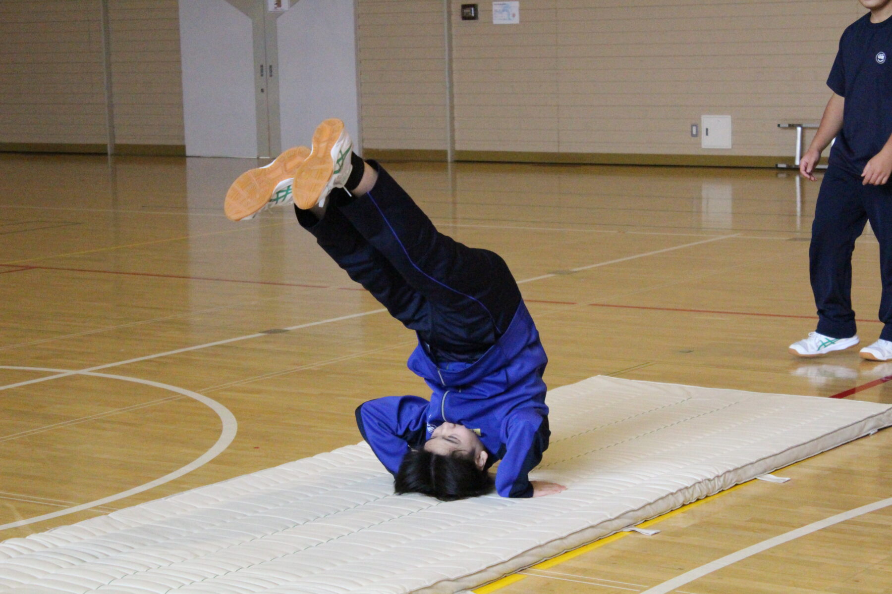 器械運動　２年生 8枚目写真