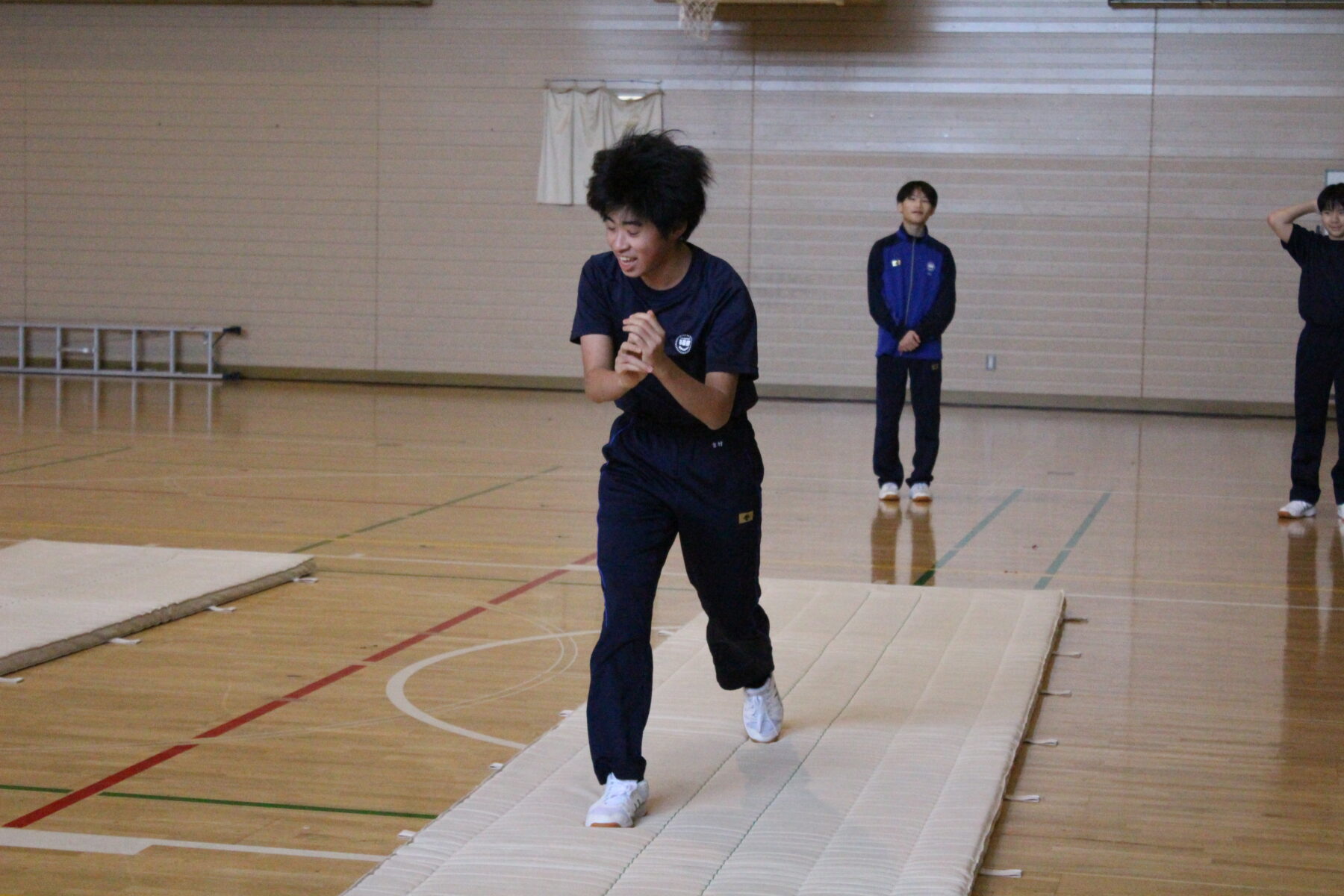 器械運動　連続技のテスト 7枚目写真