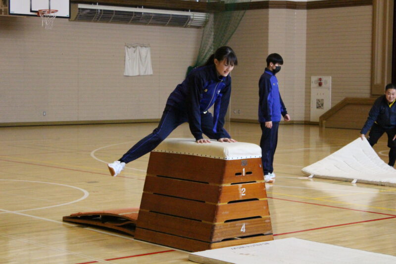 器械運動　跳び箱