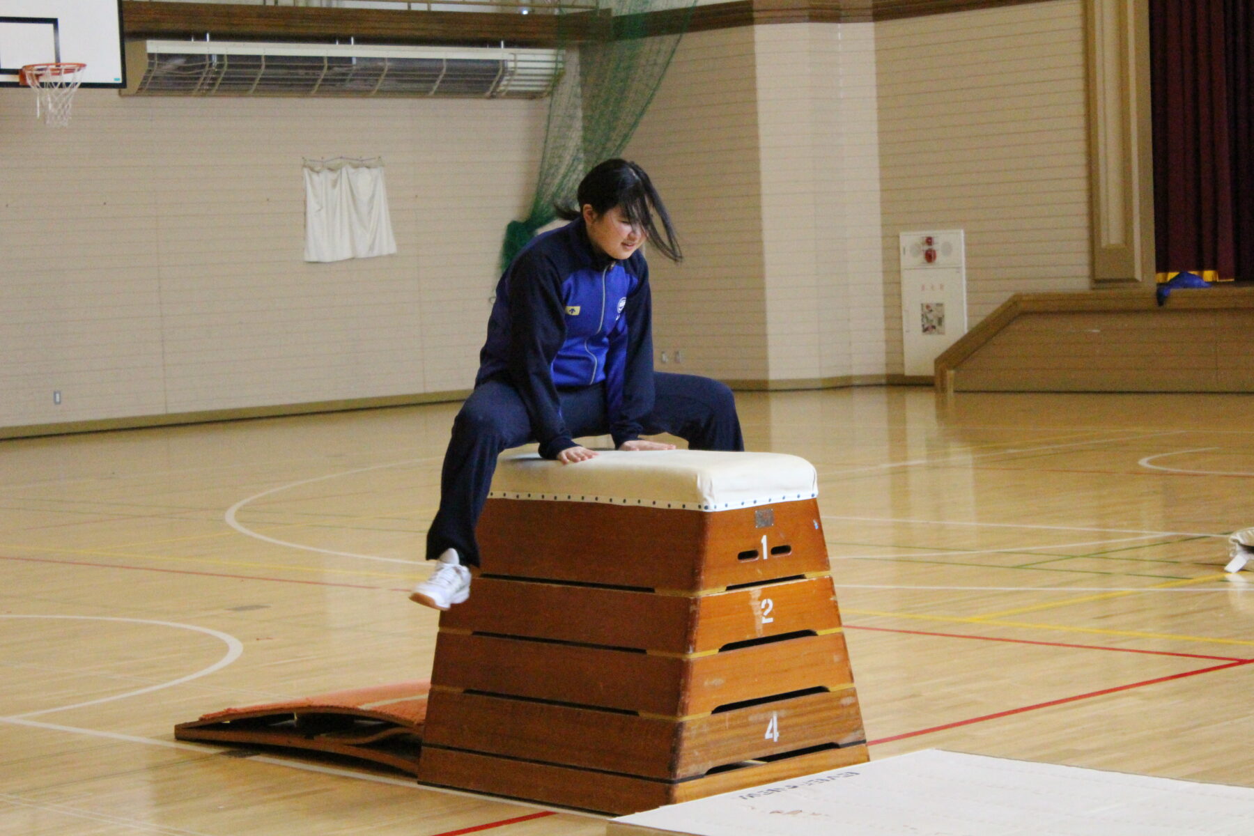 器械運動　跳び箱 5枚目写真