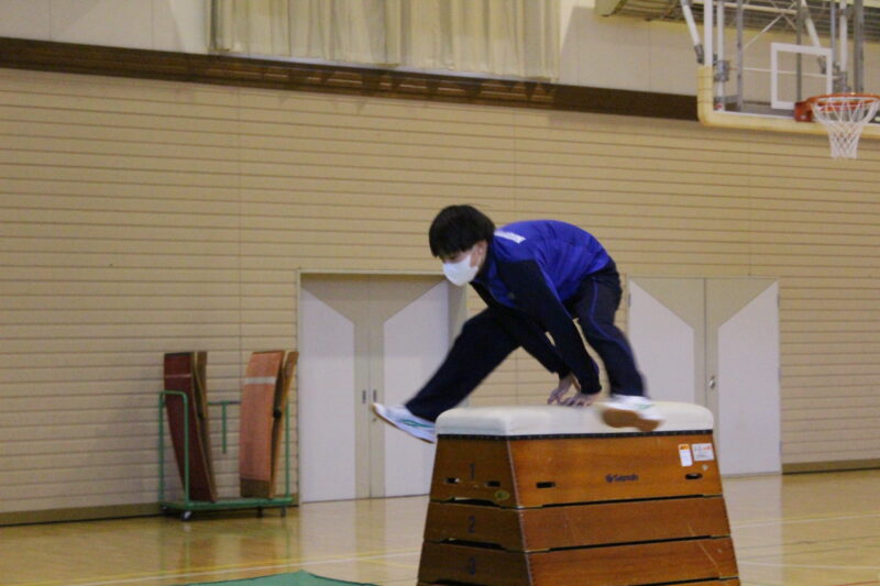 器械運動　跳び箱