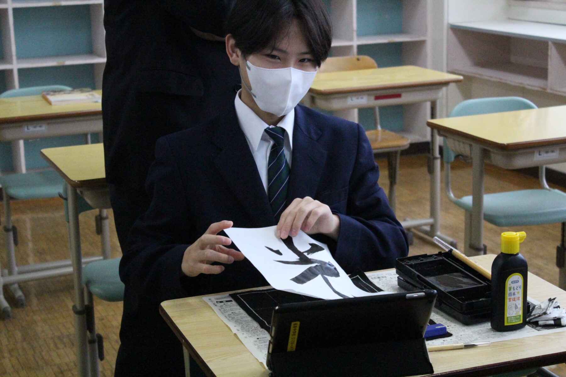 ２年生全員元気に復帰　復帰１時間目は書写 2枚目写真