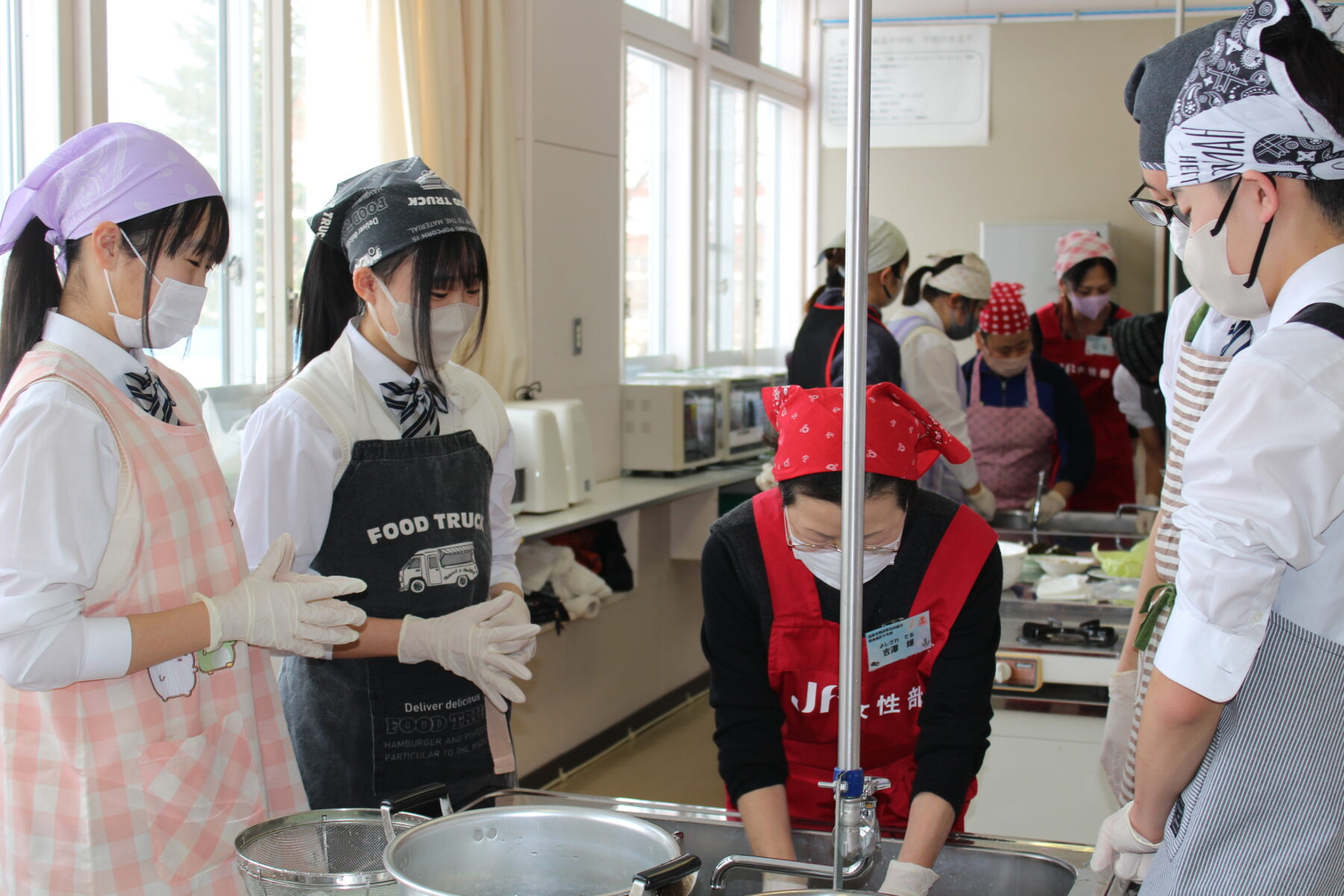 ３年総合的な学習の時間　郷土料理体験その２ 2枚目写真