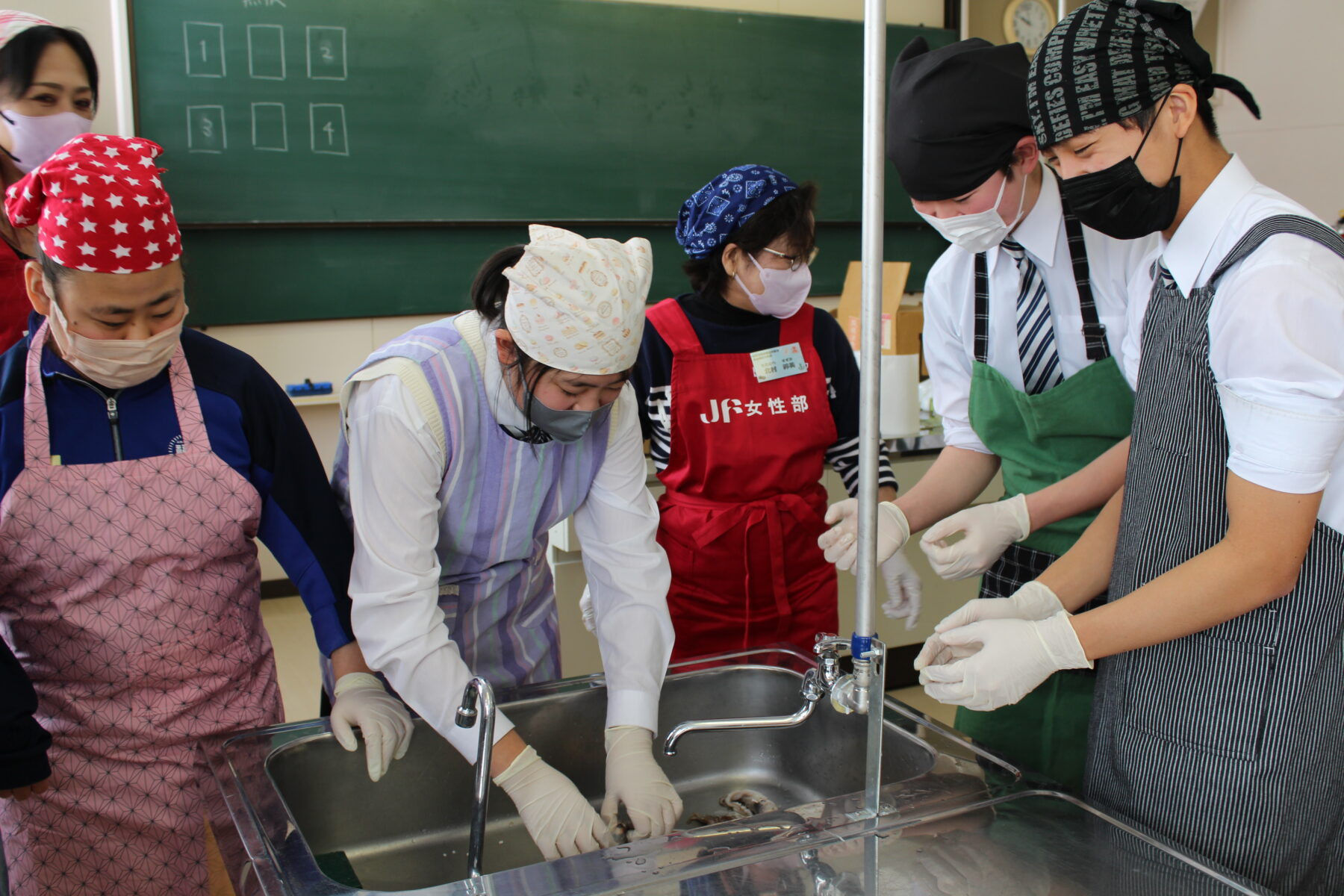 ３年総合的な学習の時間　郷土料理体験その２ 7枚目写真