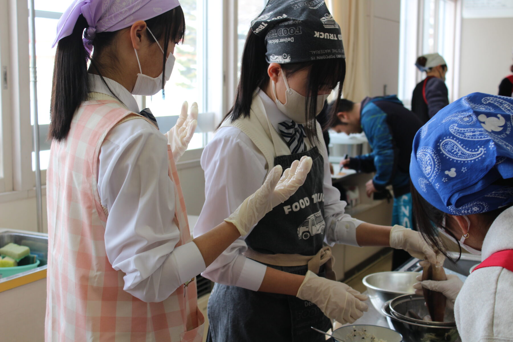 ３年総合的な学習の時間　郷土料理体験その３ 6枚目写真