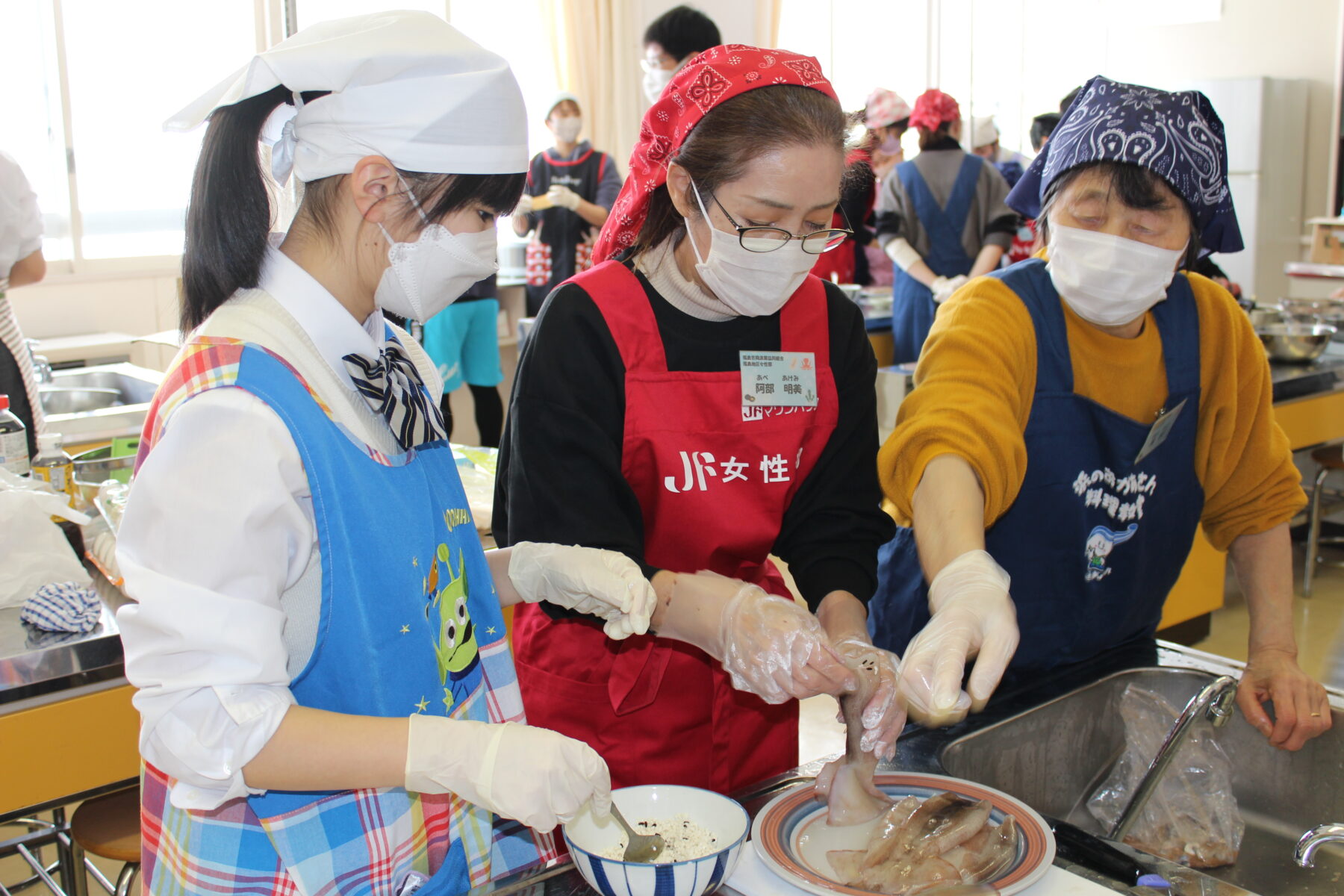 ３年総合的な学習の時間　郷土料理体験その３ 8枚目写真