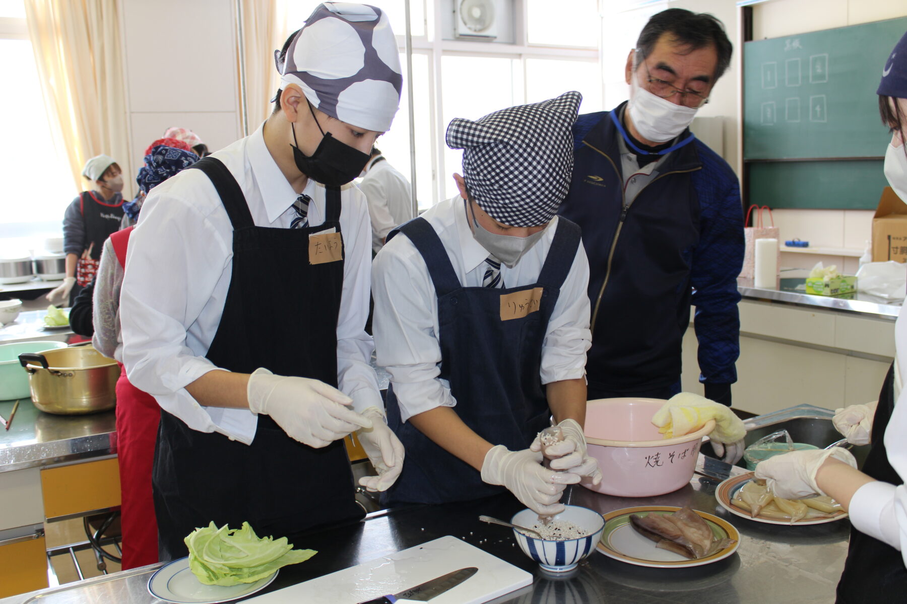 ３年総合的な学習の時間　郷土料理体験その４ 3枚目写真