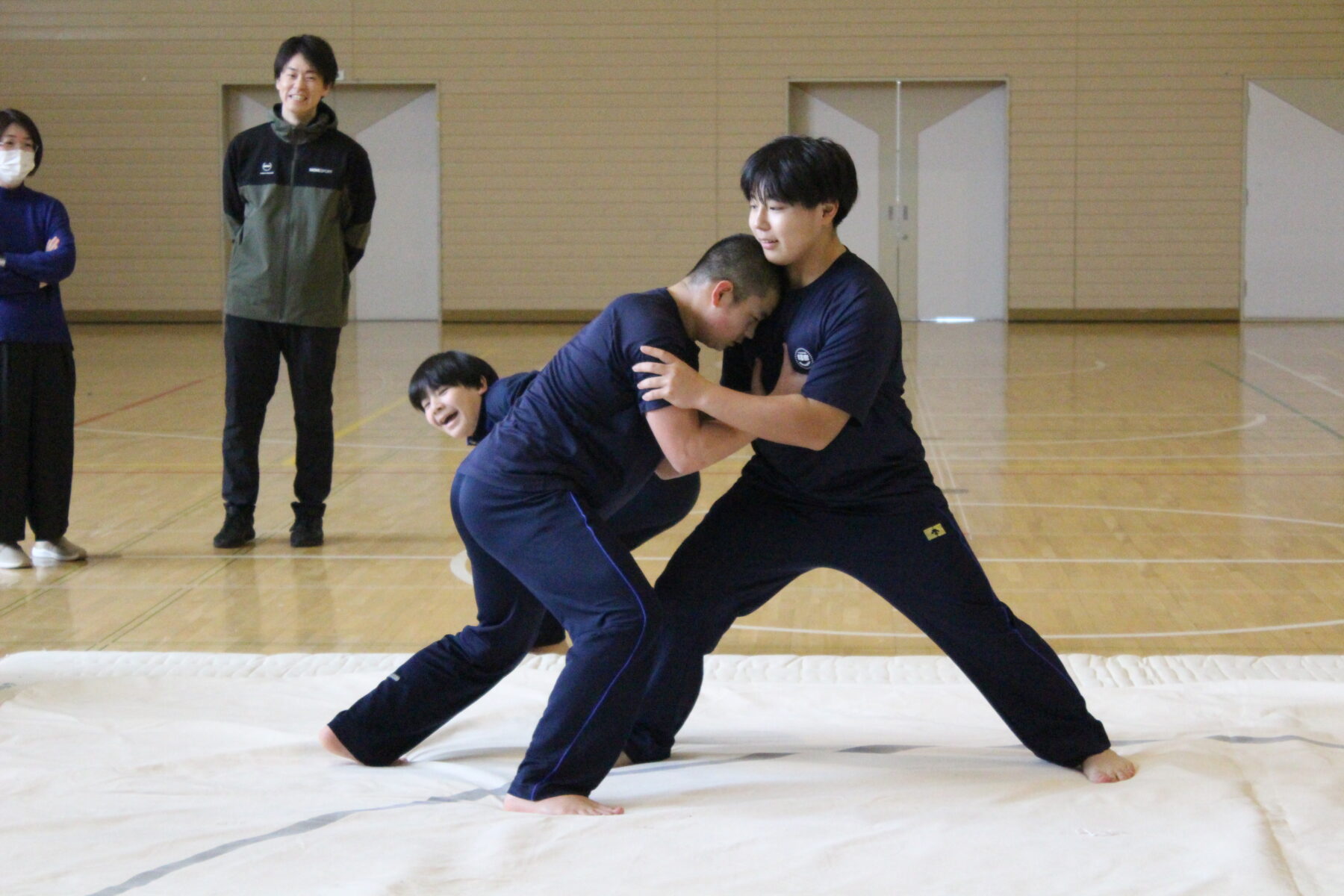 相撲　親方登場！？ 8枚目写真