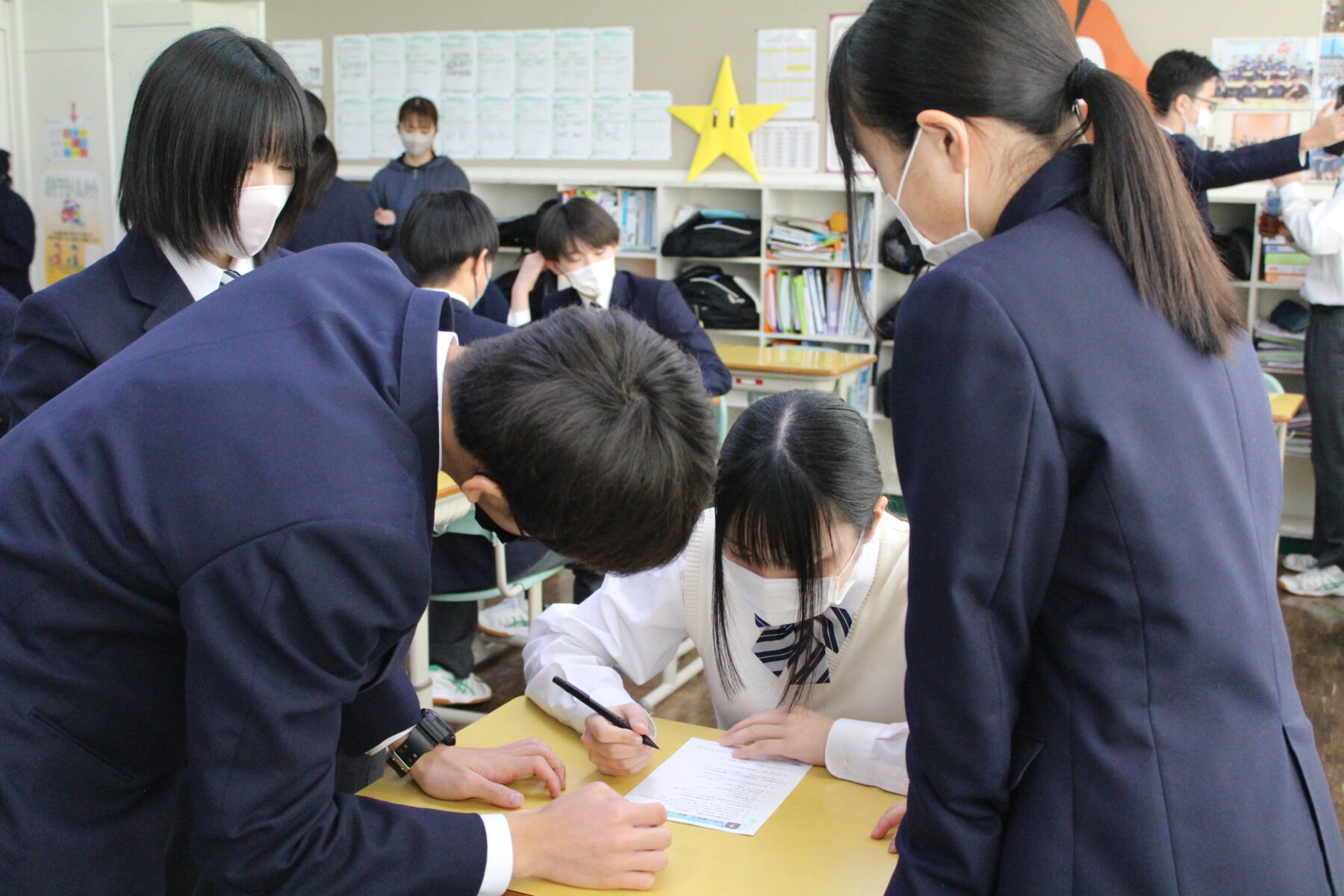 昼休みの福中生 3枚目写真