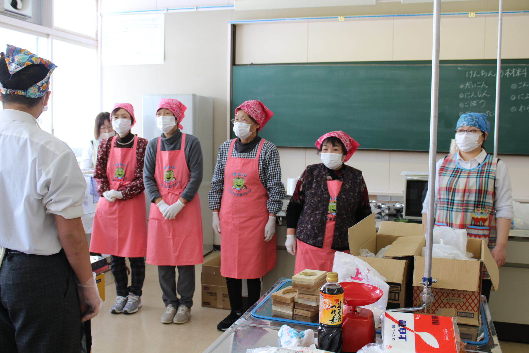 郷土料理体験　１・２年生　その１ 2枚目写真