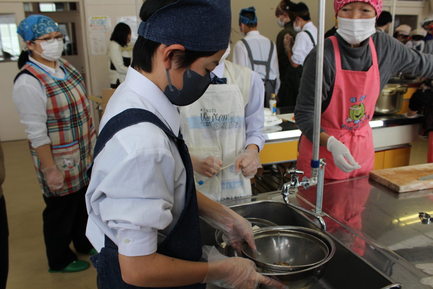 郷土料理体験　１・２年生　その３ 6枚目写真