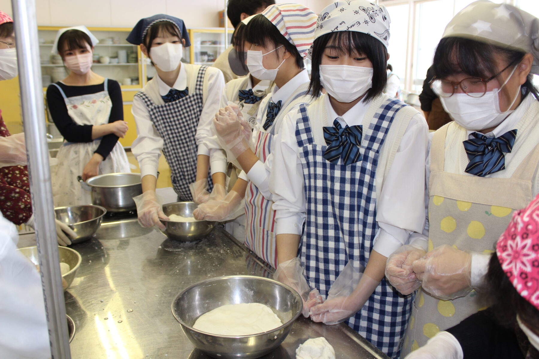 郷土料理体験　１・２年生　その５ 1枚目写真