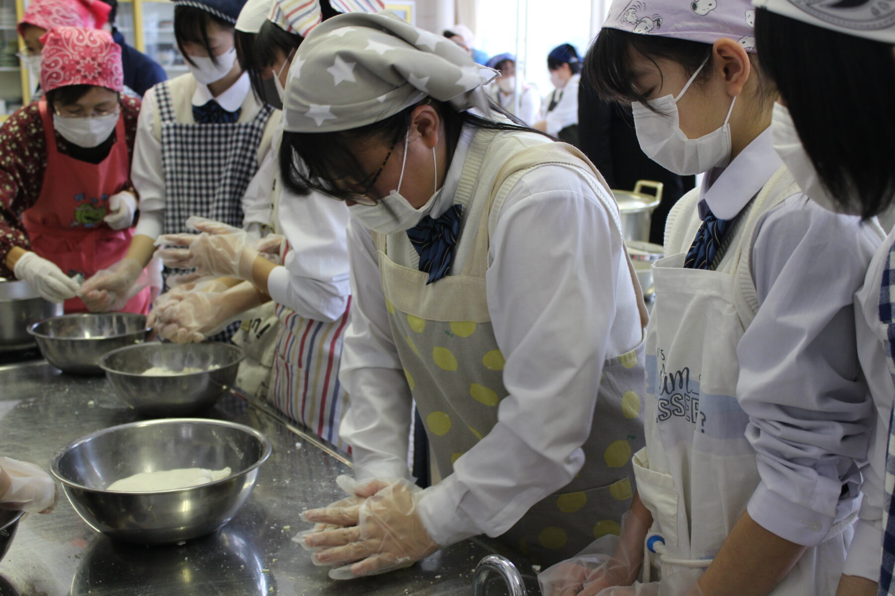 郷土料理体験　１・２年生　その５ 9枚目写真