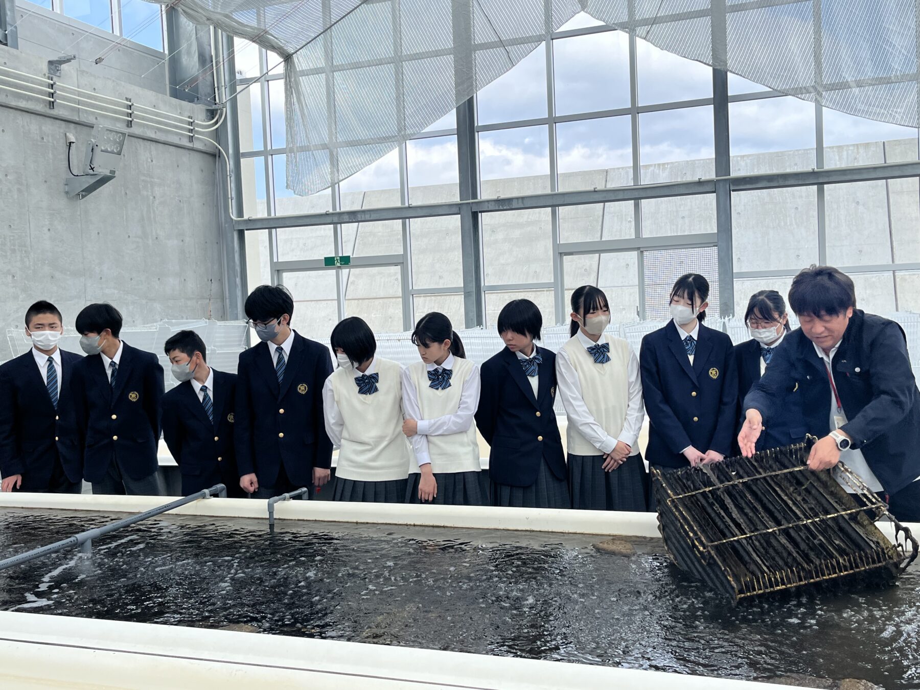 ２年生総合　福島町水産種苗生産センター見学 2枚目写真