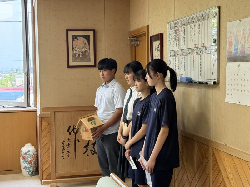 緑の羽根募金伝達