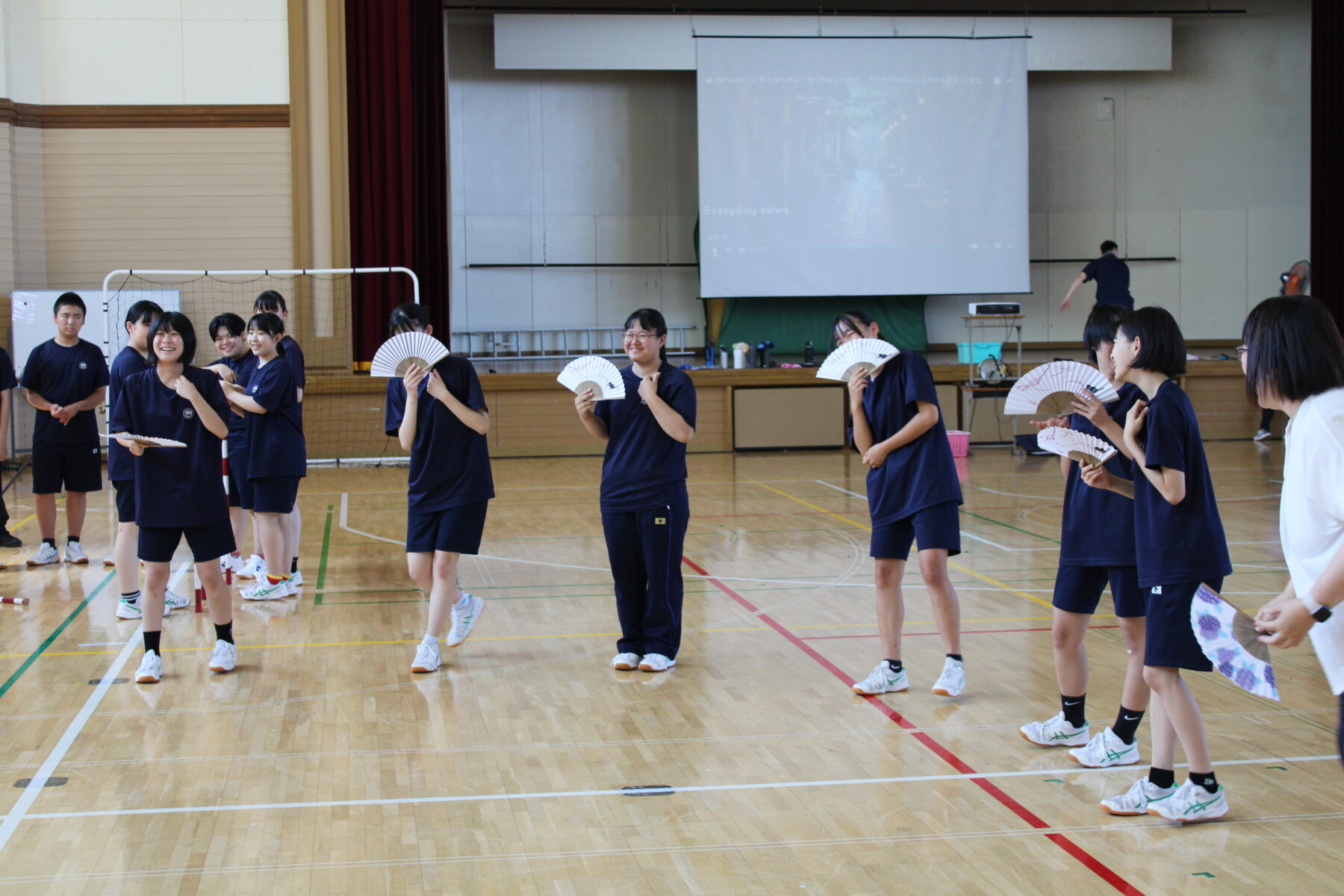 総合的な学習　全校生徒による地域伝統芸能体験会 2枚目写真