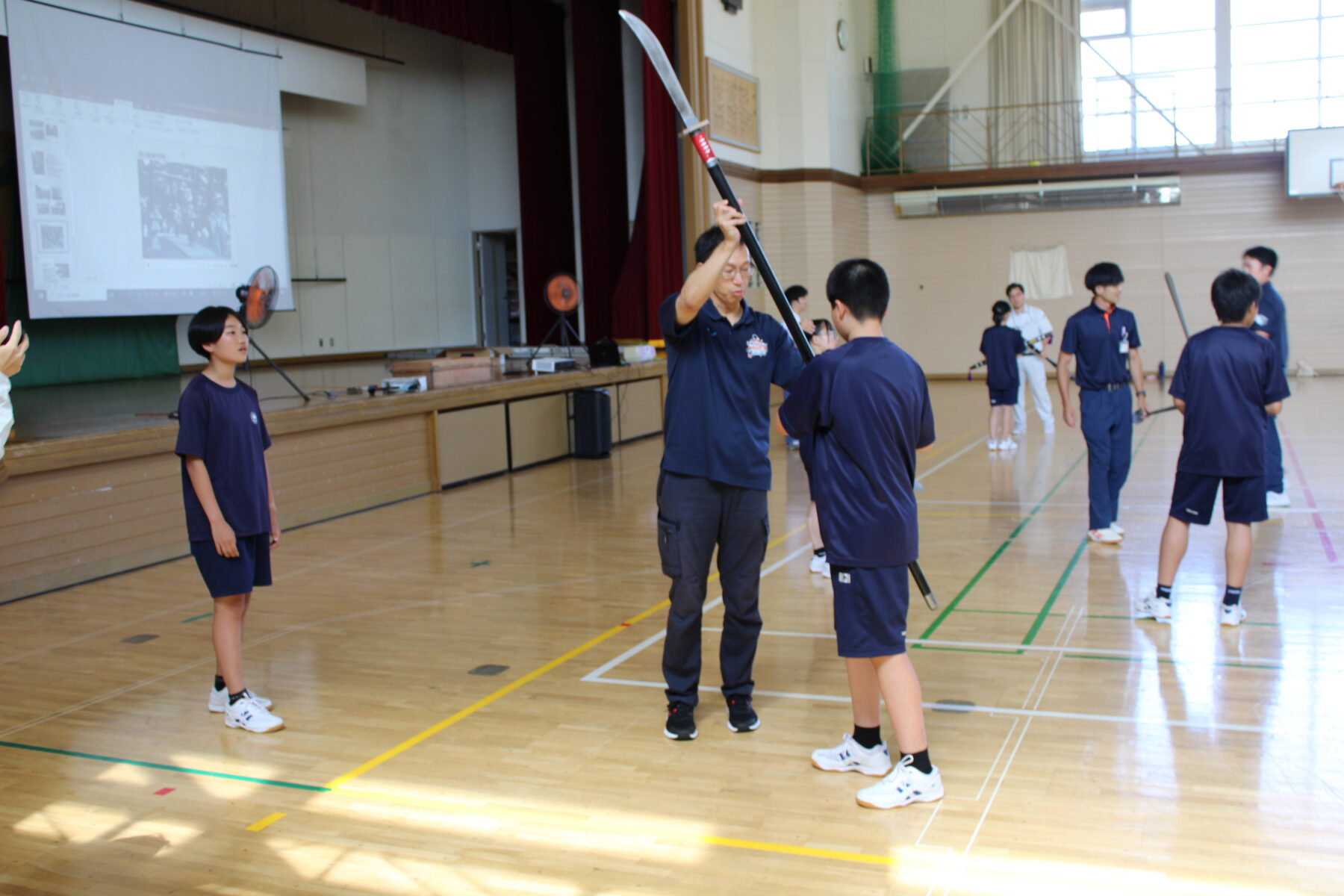 総合的な学習　１年生による伝統芸能体験会 5枚目写真