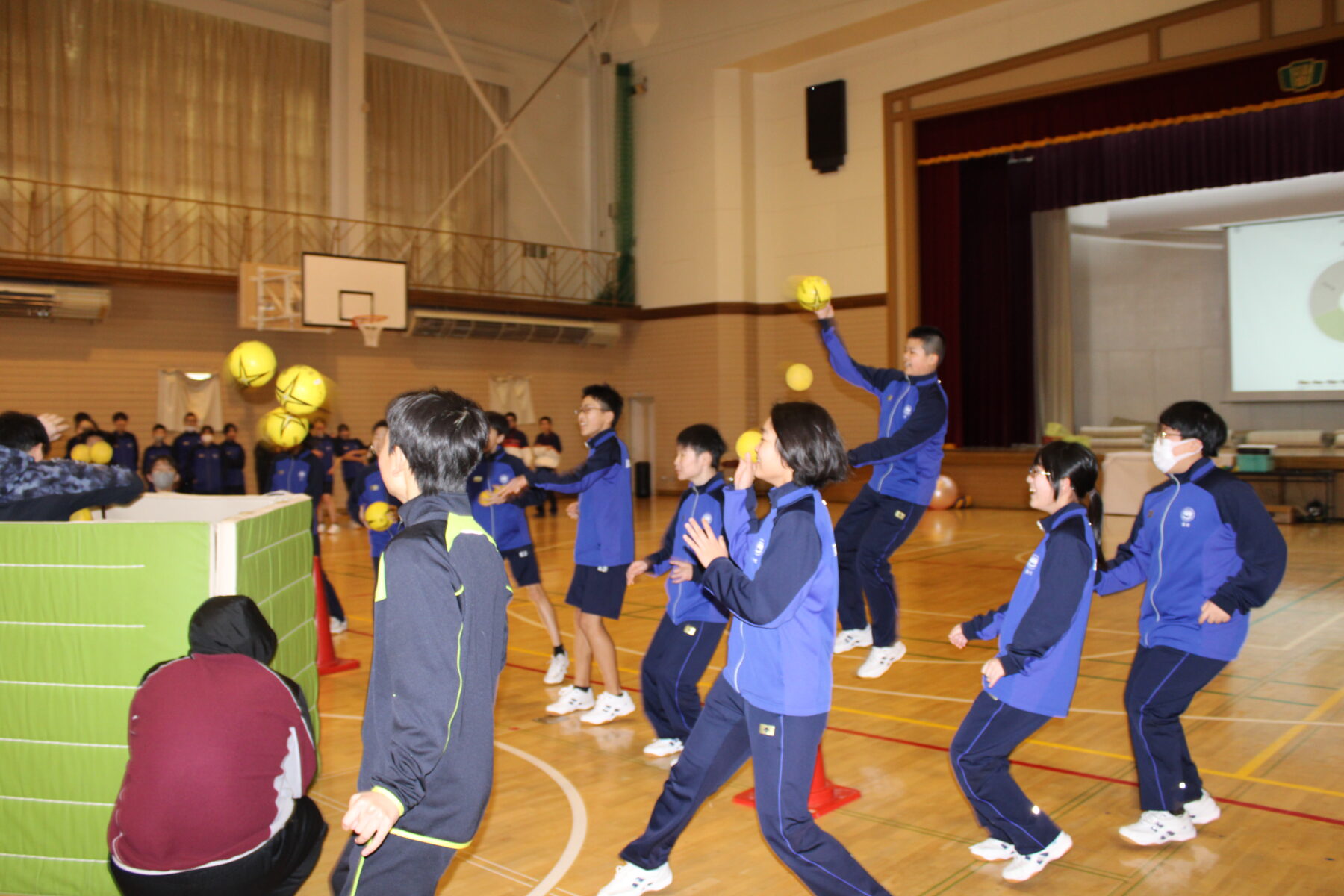 １，２年生　長崎県松浦市生徒交流（レクリエーション） 7枚目写真