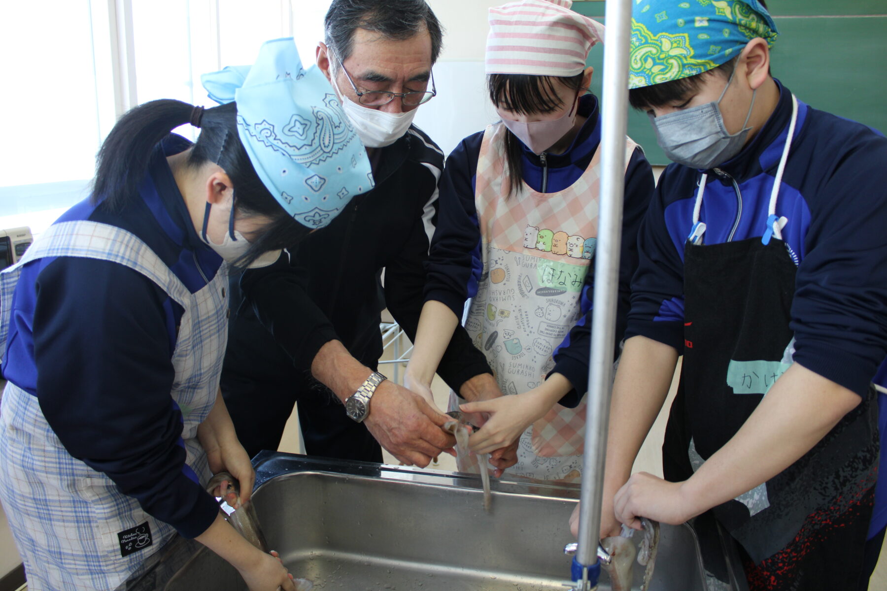 ３年生総合　郷土料理体験 3枚目写真