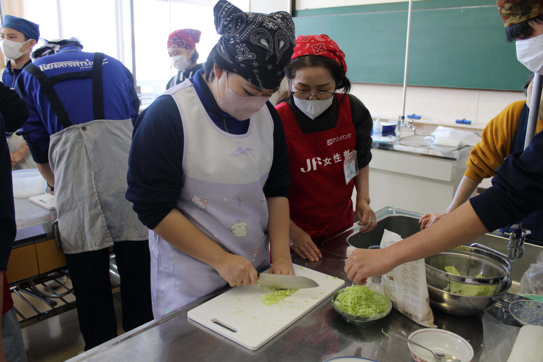 ３年生総合　郷土料理体験 5枚目写真